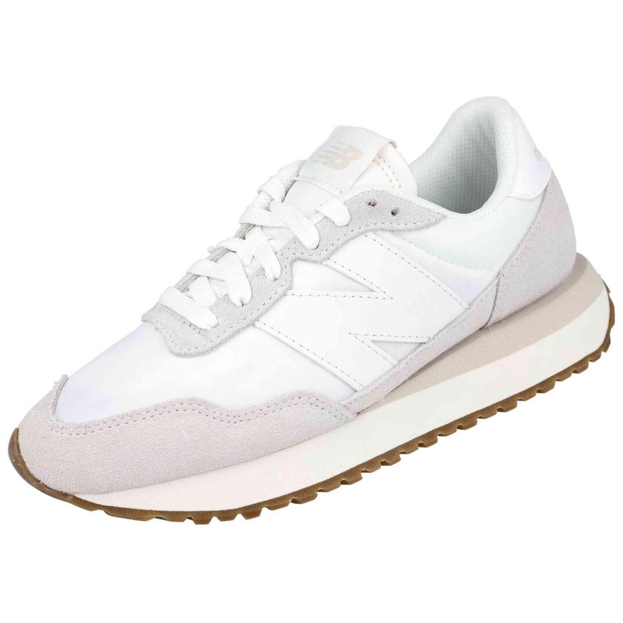 NEW BALANCE picture