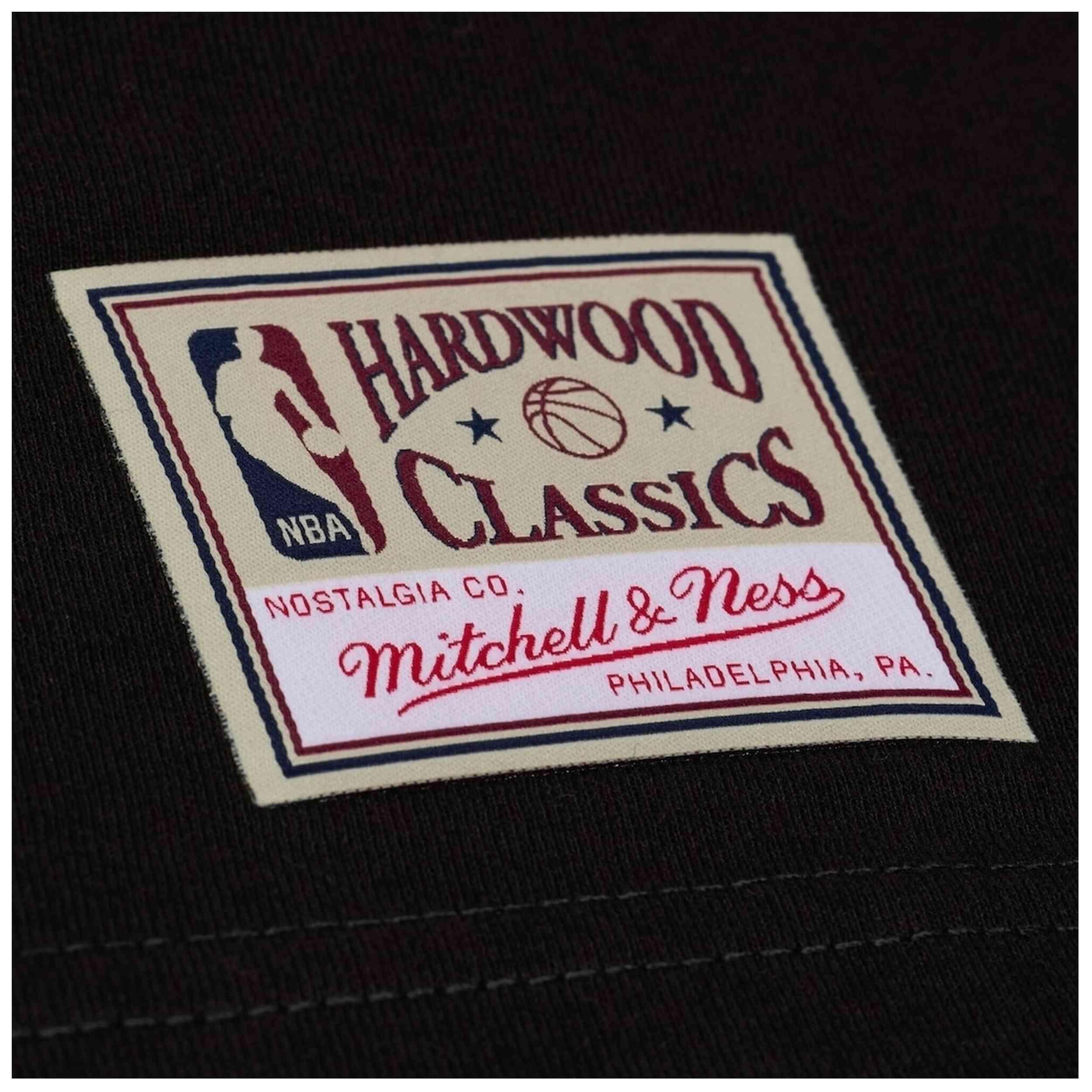 T-shirt Mitchell & ness modelo Nba Quiet Blaze Arch Tee Chicago Bulls para homem 2/3