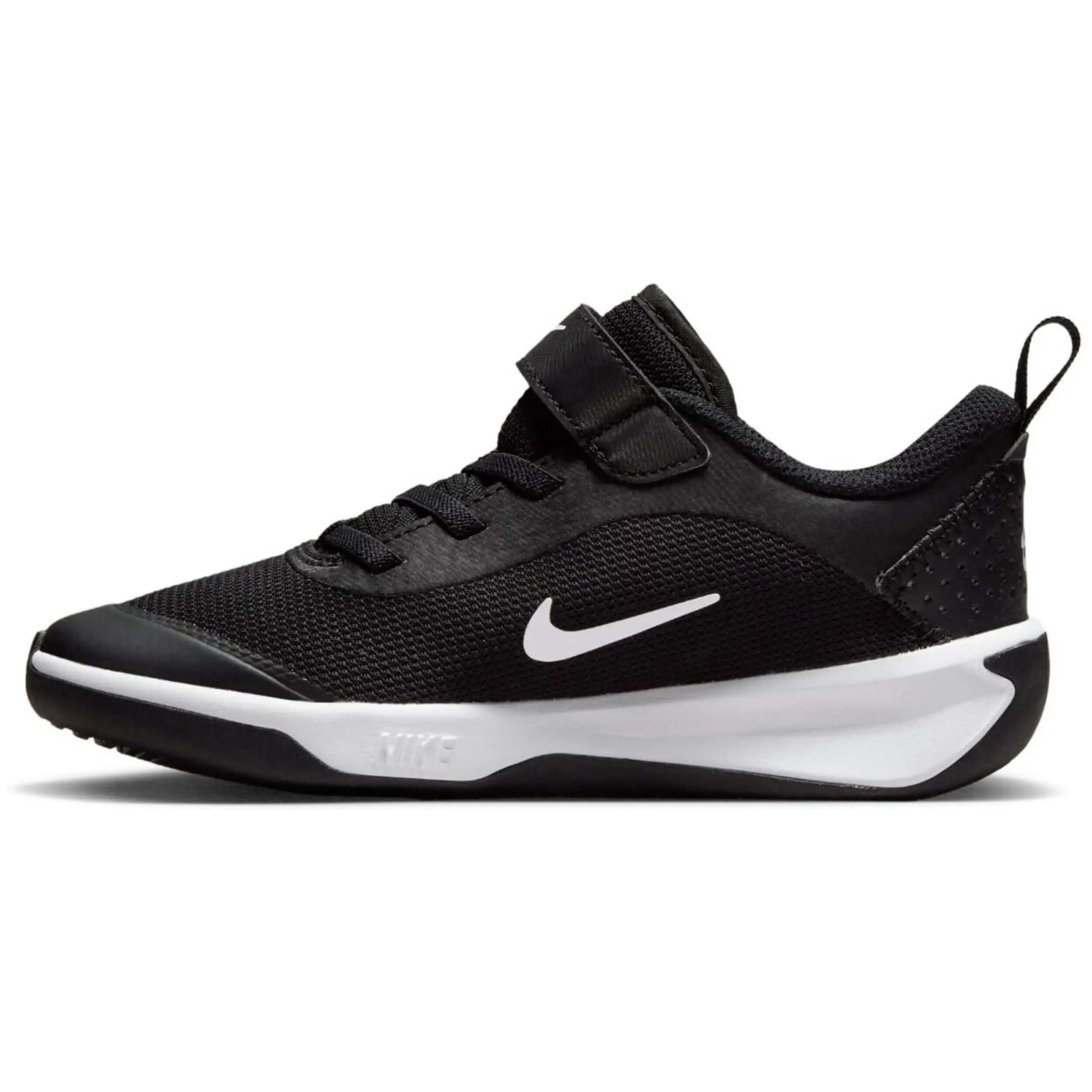 Zapatillas Nike modelo Omni Multi-Court para niños 3/5