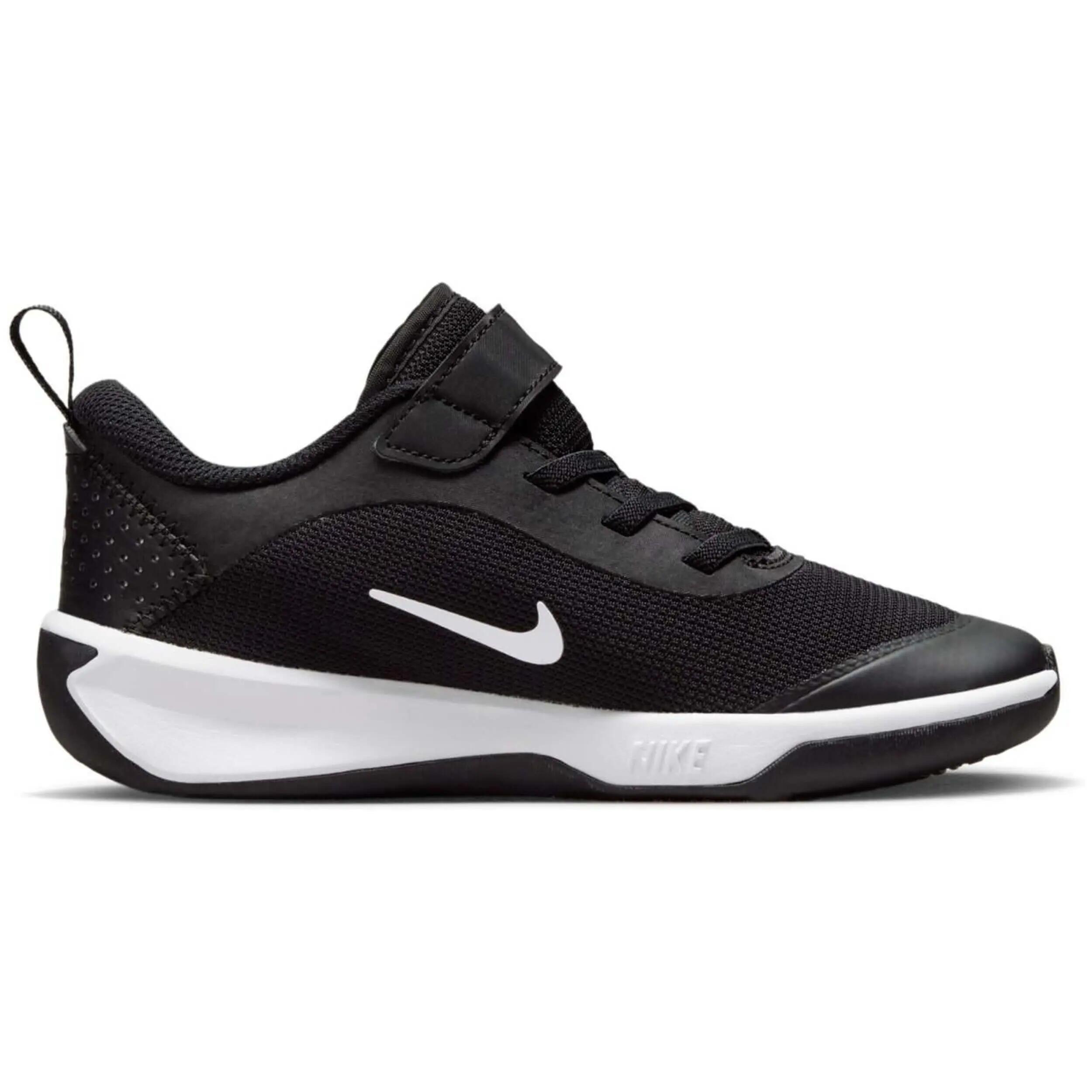Zapatillas Nike modelo Omni Multi-Court para niños 4/5