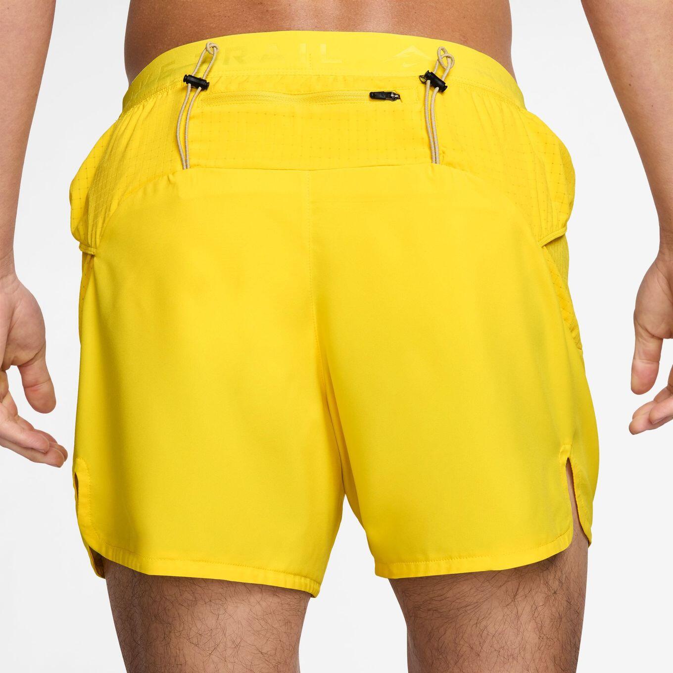 Pantalón Corto Nike Dri-Fit ADV Second Sunrise 5in Amarillo, Hombre 2/5