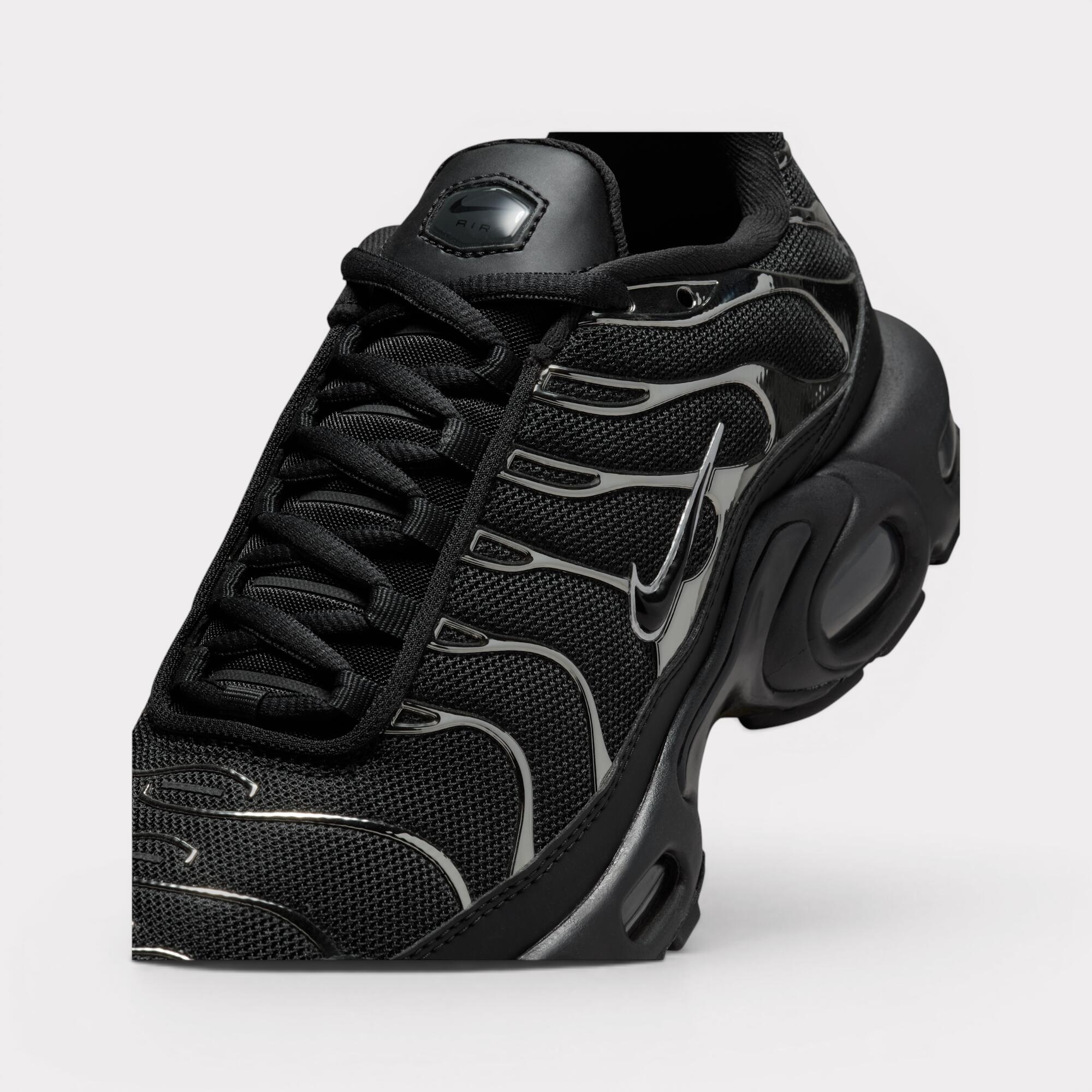 Nike Air Max Plus - Black Chrome (W) 6/7