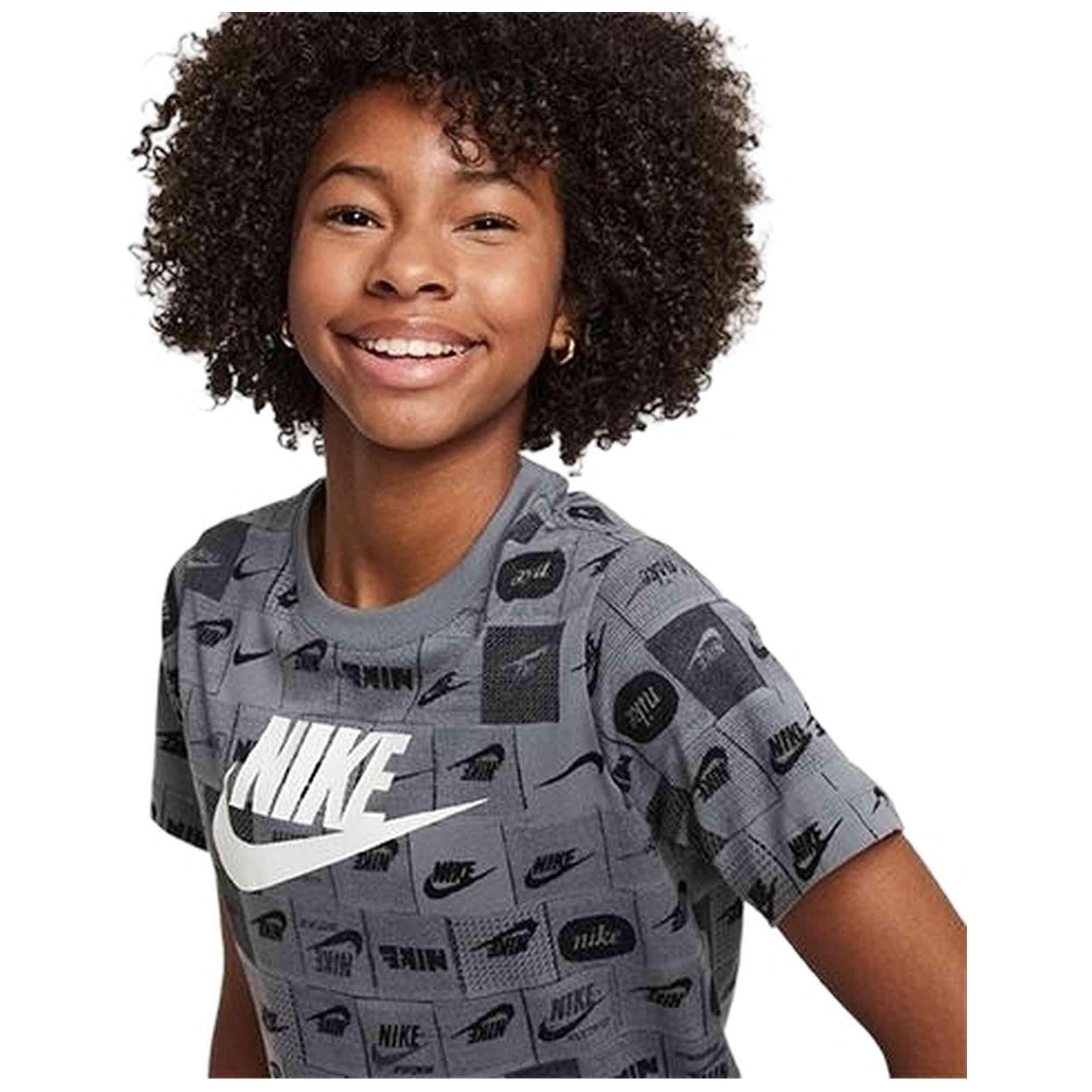Camiseta de manga corta Nike modelo FN9609-084 para niños unisex 3/3