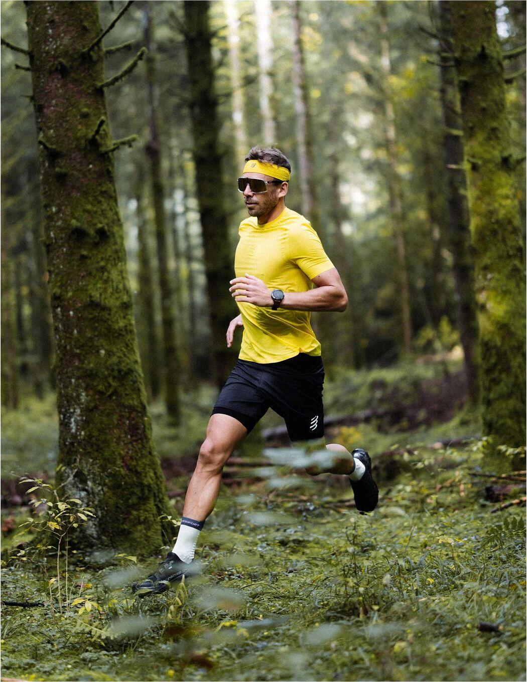 Camiseta de running Compressport Trail Racing amarilla para hombre 5/6