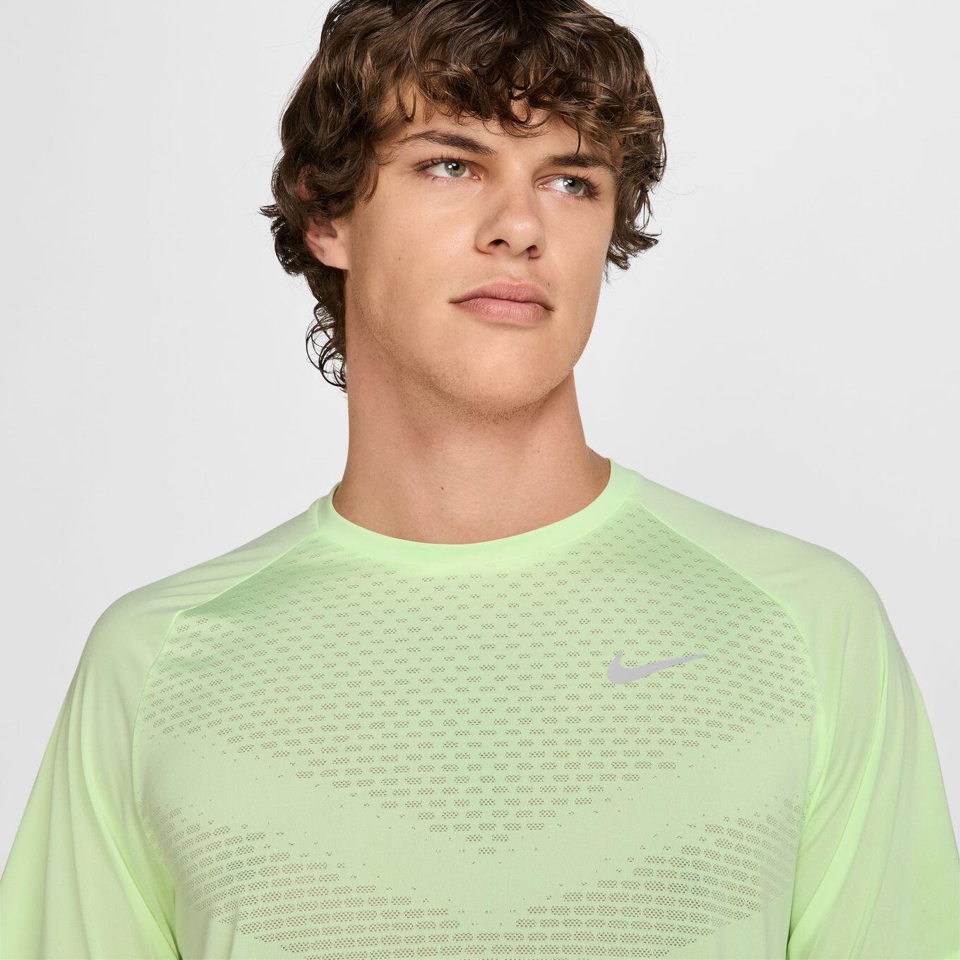 Maillot de manga corta Nike Dri-Fit ADV Stride Amarillo, hombre 3/7