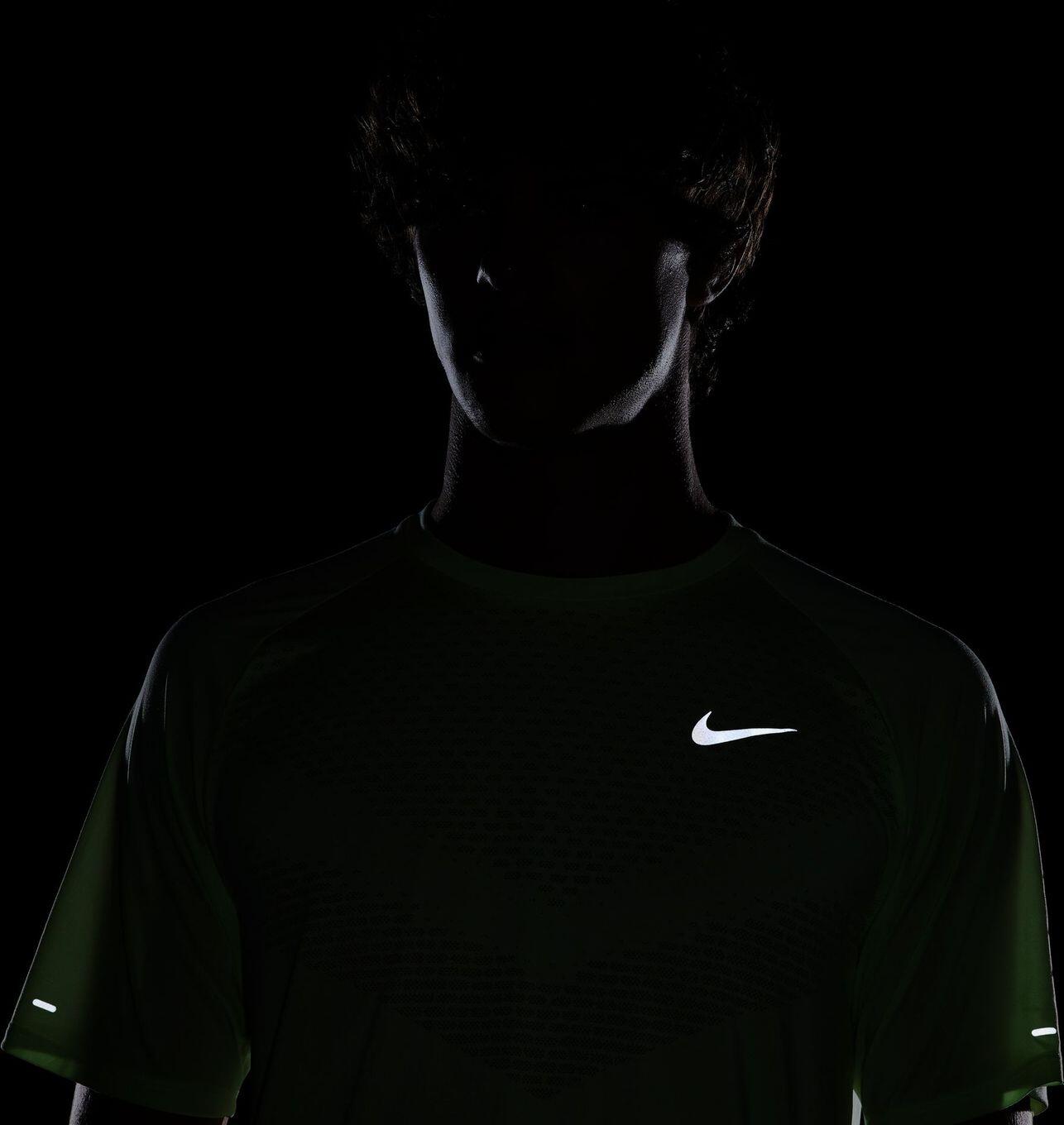 Maillot de manga corta Nike Dri-Fit ADV Stride Amarillo, hombre 6/7