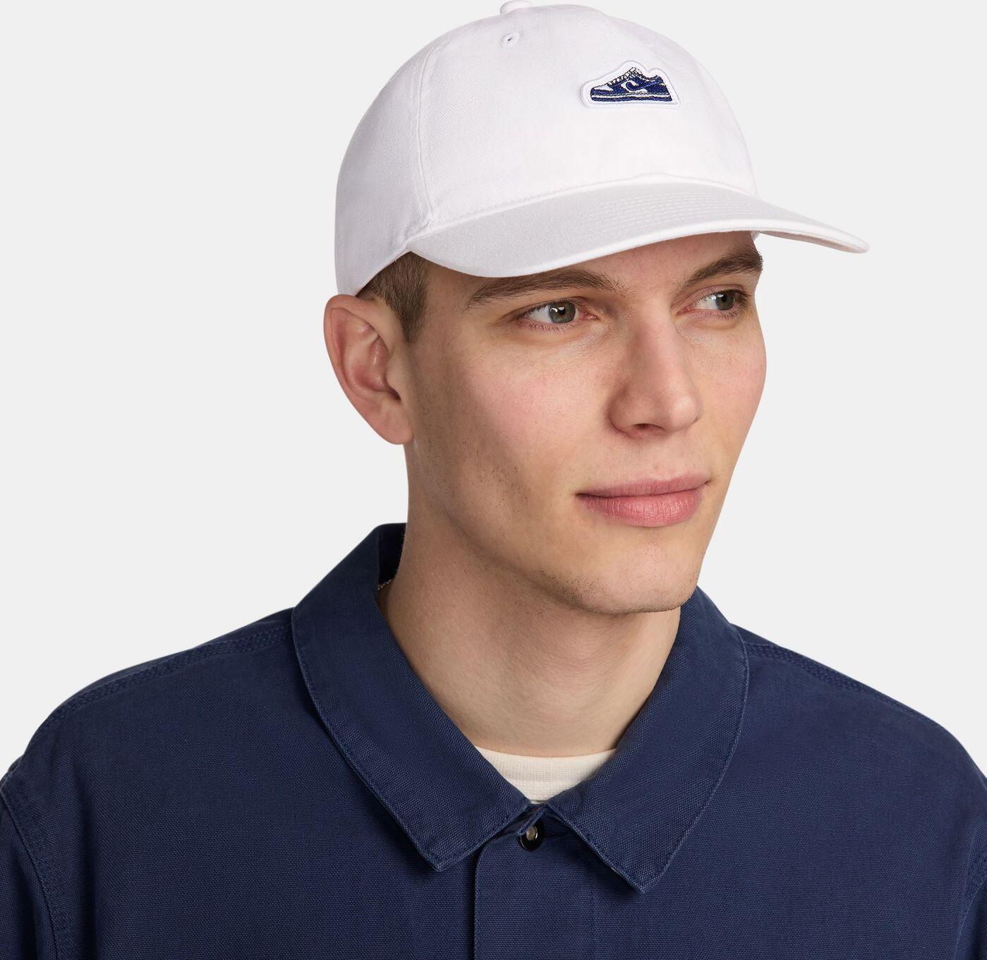 Nike Club Witte Pet 2/6