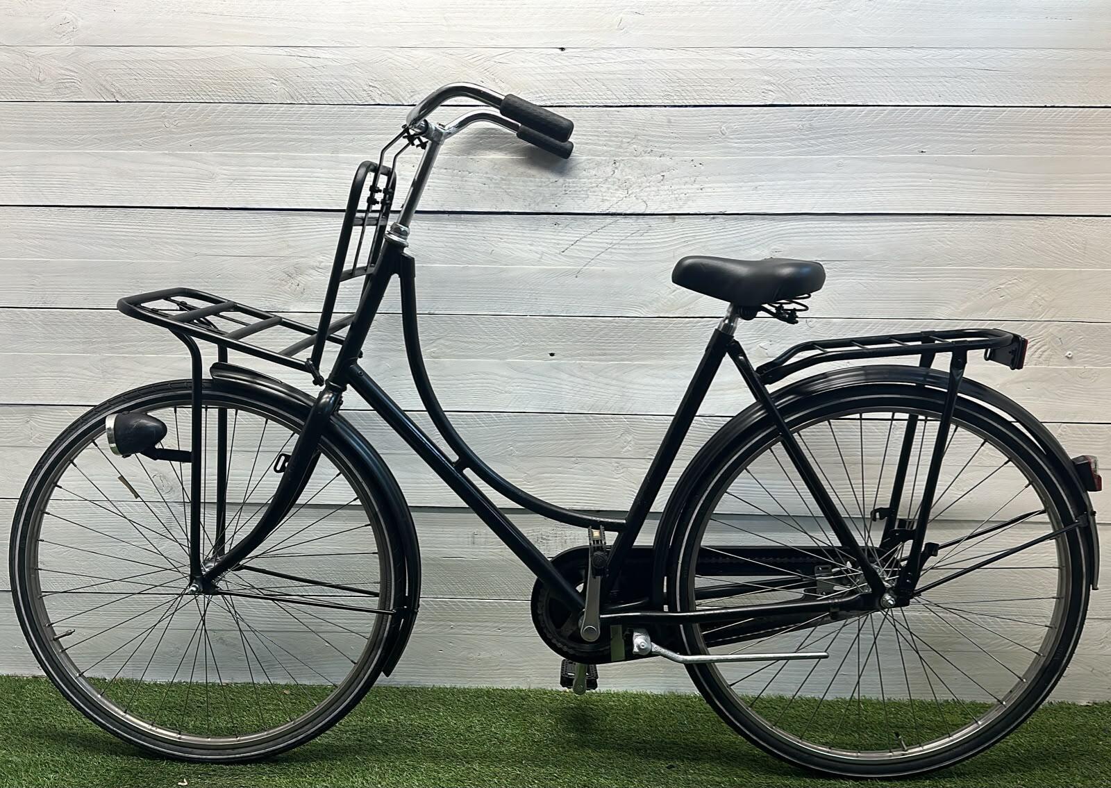 Tweedehands zwarte Transport stadsfiets 28" - met voordrager en verlichting. 3/3