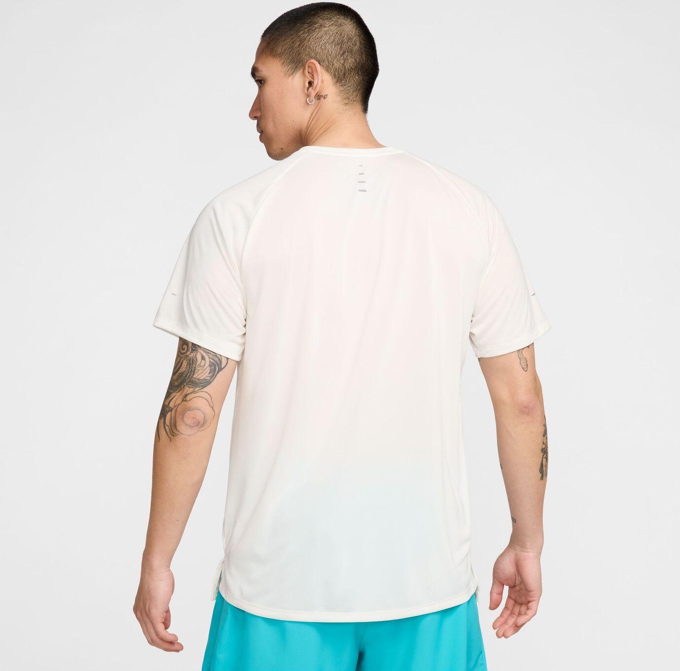 Maglia a maniche corte Nike Stride Beige Uomo 2/7