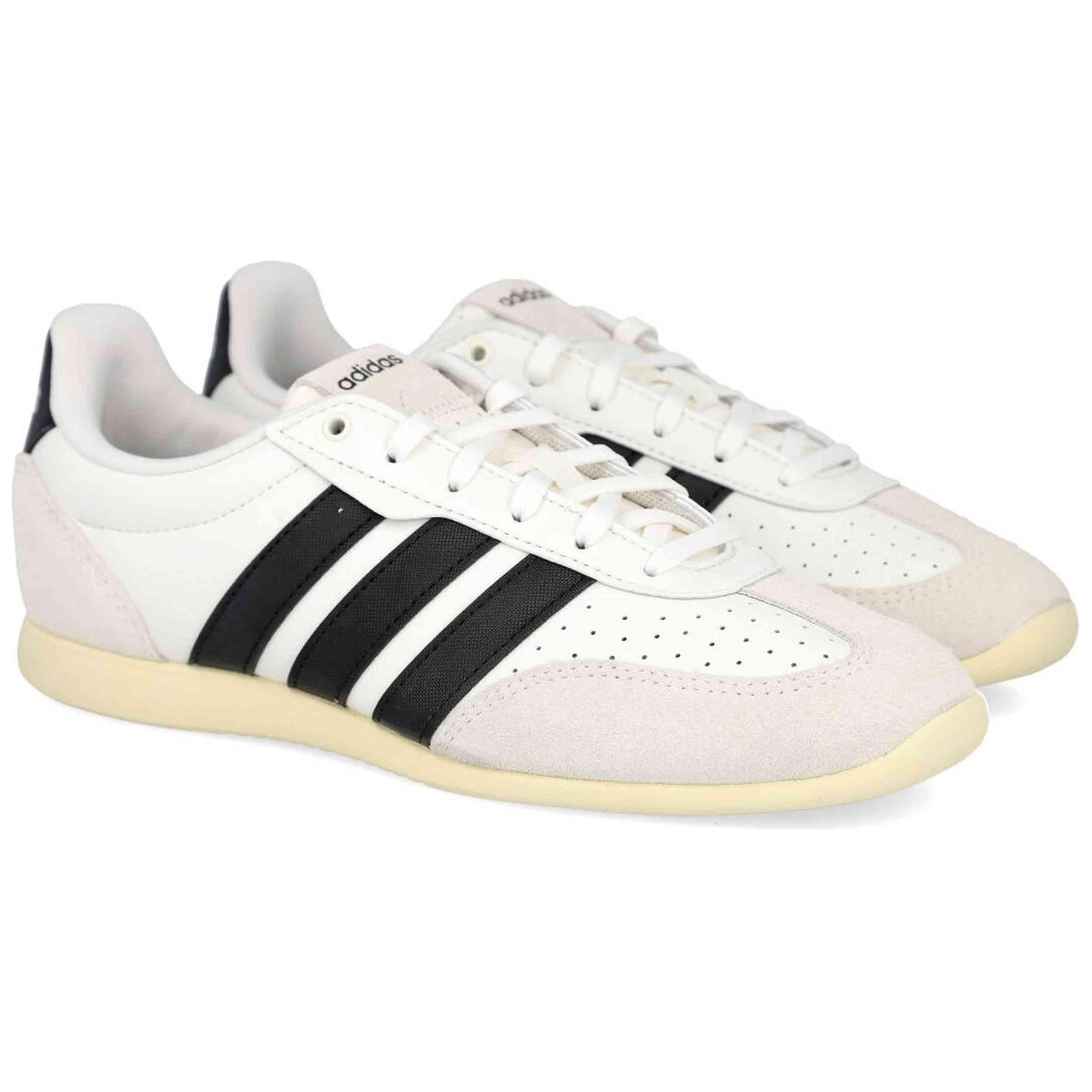 Schoen Adidas model KI6726-BARREDA-LO voor unisex jongens 3/3