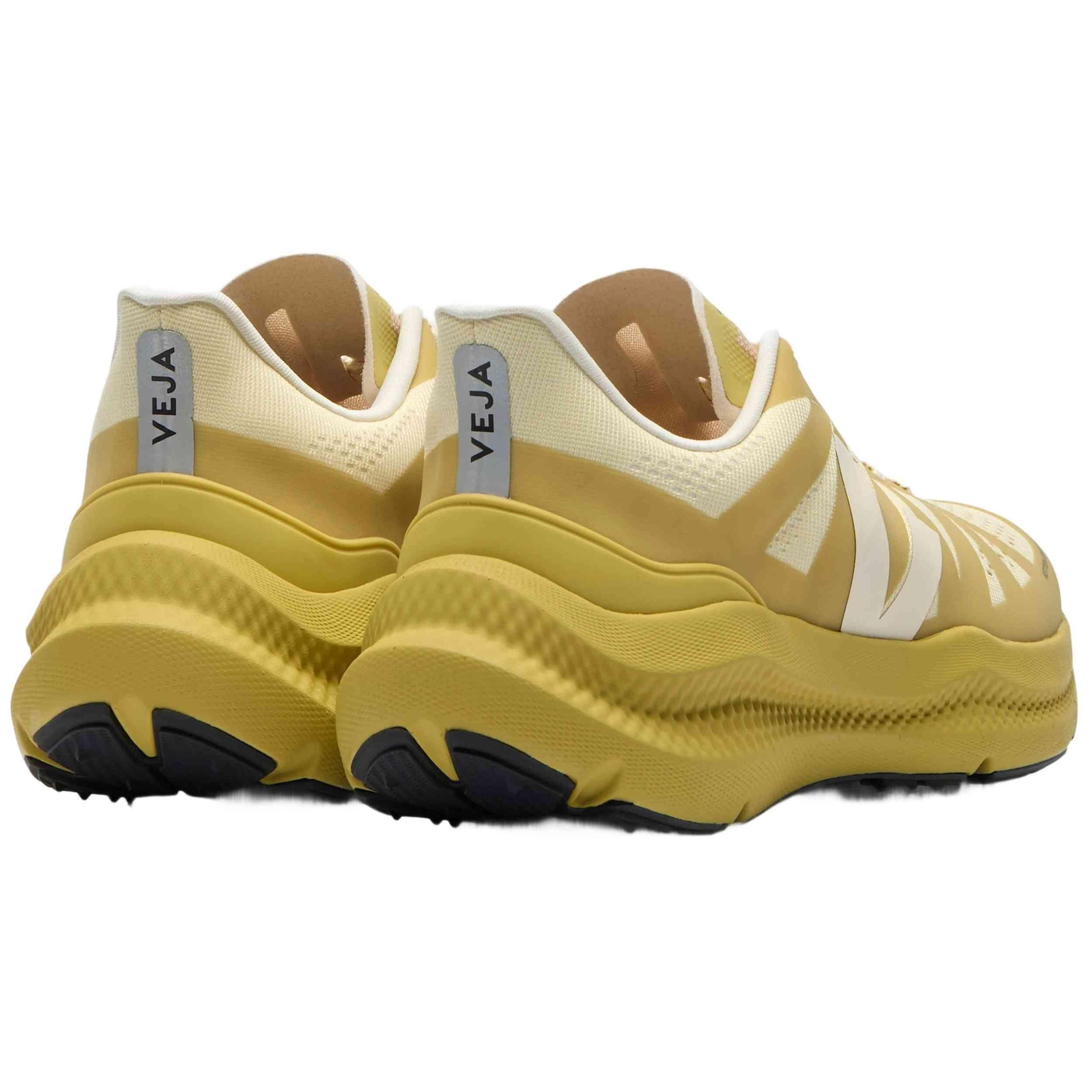 Schoen Veja model Condor 3 Advanced Engineered-Mesh voor unisex 3/4