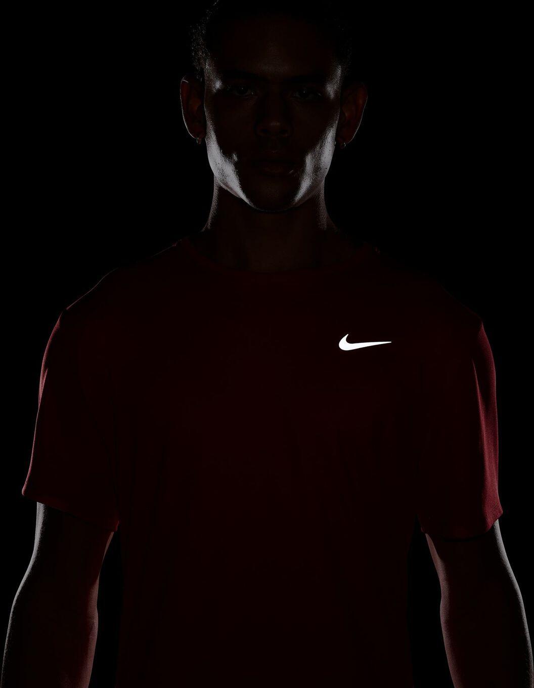 Maglia a maniche corte Nike Dri-Fit UV Miler Red Uomo 6/6