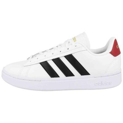 Schoen adidas model grand court alpha. voor unisex