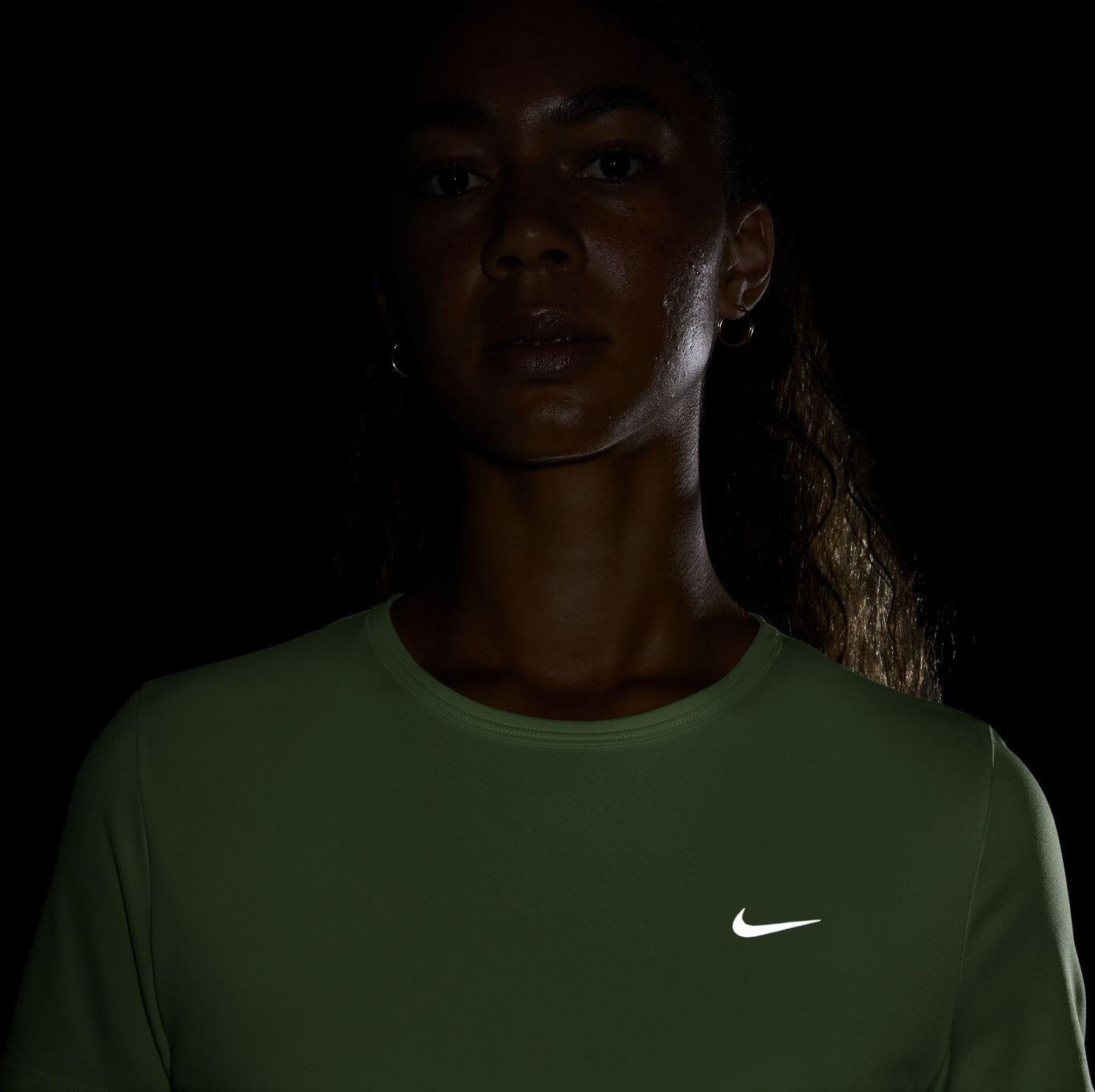 T-Shirt Running Nike Dri-Fit Tempo Jaune Femme 4/4