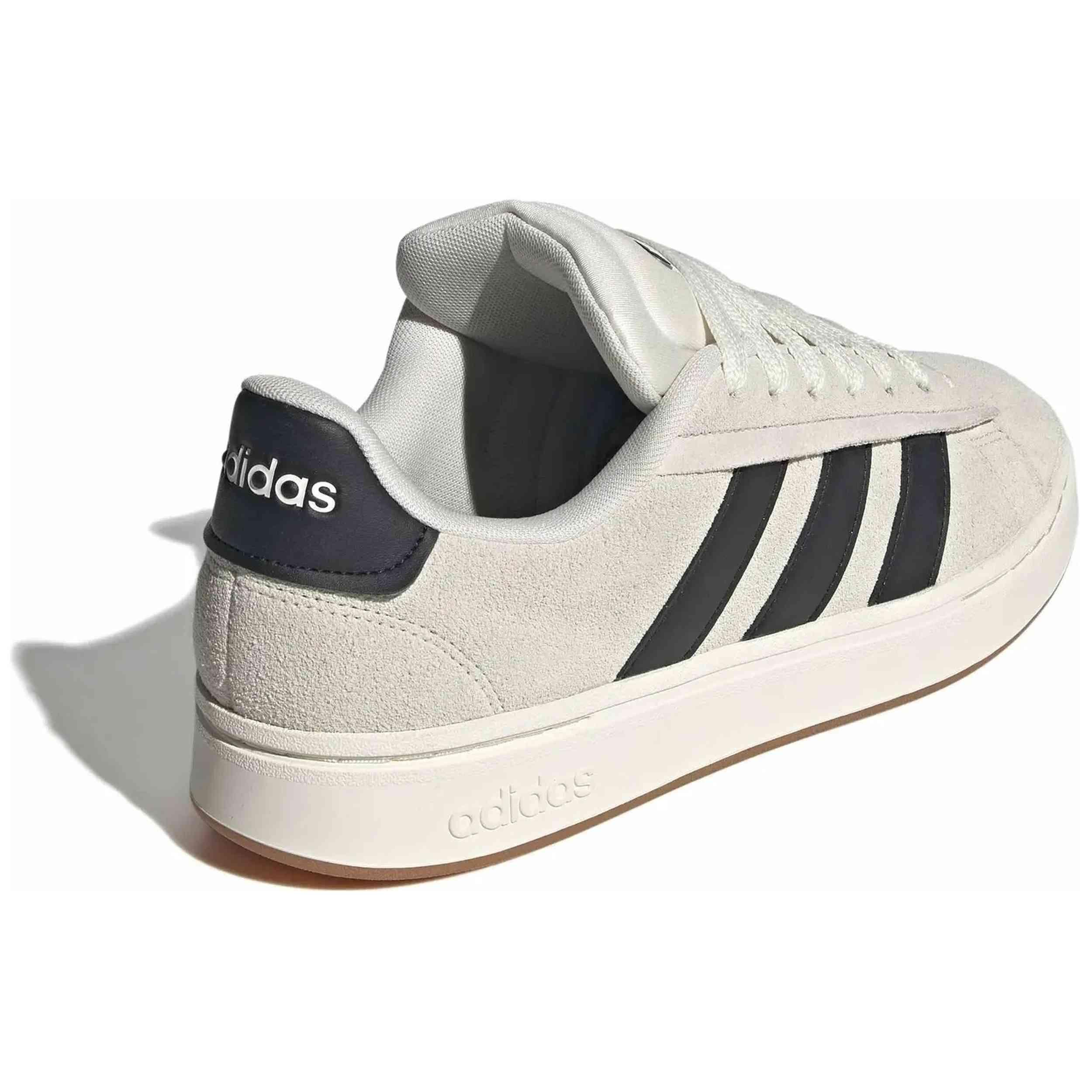 Scarpe Adidas modello GRAND COURT ALPHA 0 OWHITE/CBLACK/GUM10 per uomini 5/5