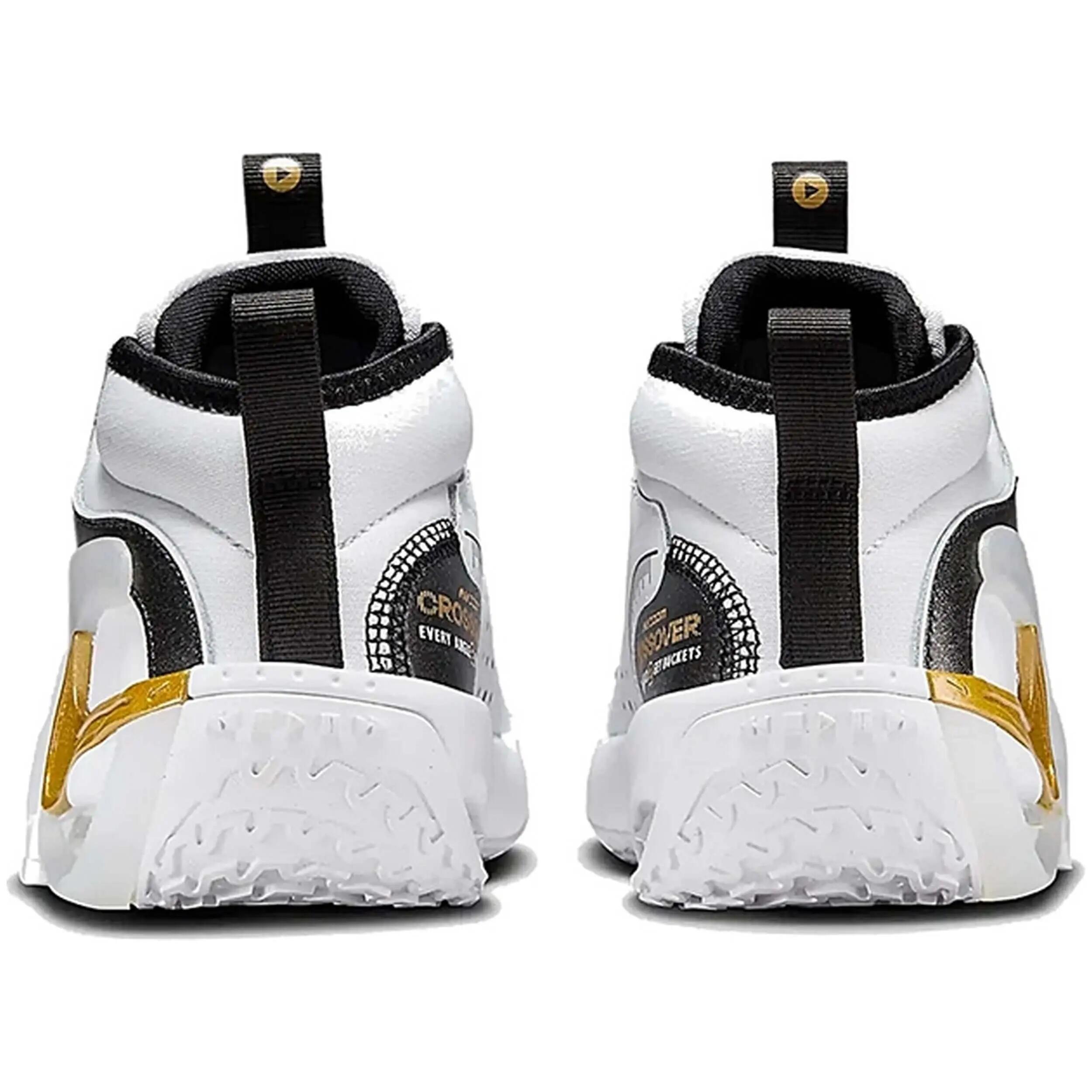 Scarpe da basket Nike modello FB2689-100 per ragazzi 4/5