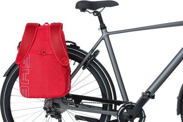 Basil Fahrradrucksack Flex signal rot, 33x17x52cm, 17ltr, Hook On 5/6