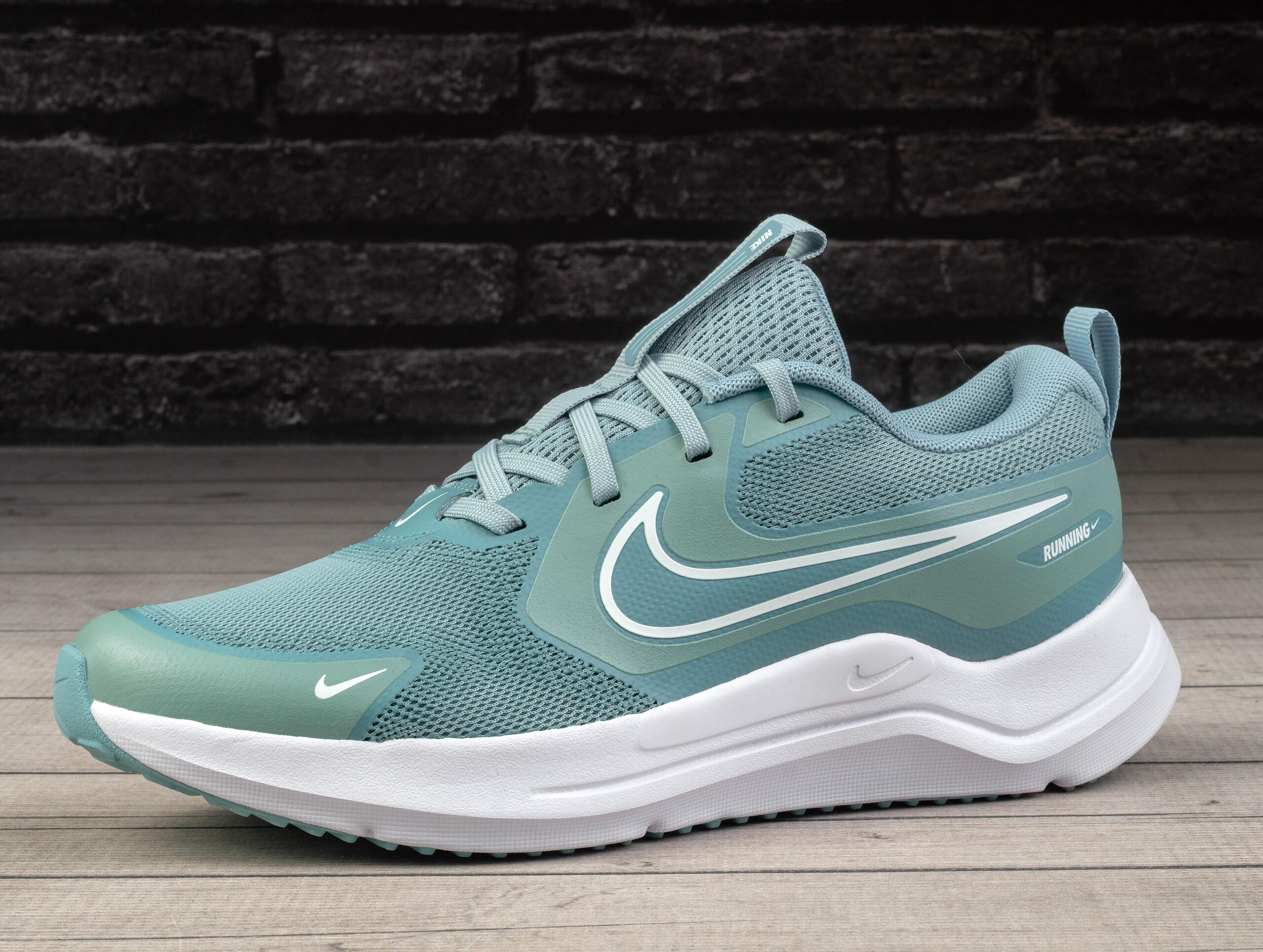 Buty damskie sportowe treningowe do biegania Nike COSMIC RUNNER 3/6