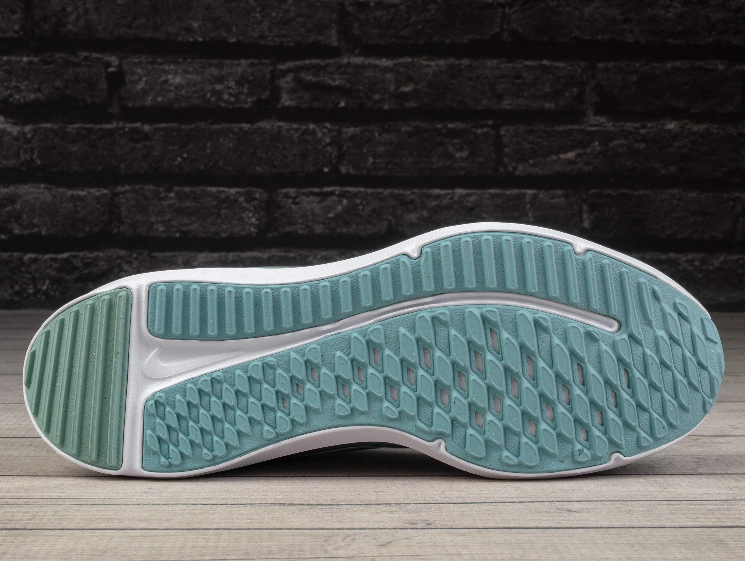 Buty damskie sportowe treningowe do biegania Nike COSMIC RUNNER 5/6