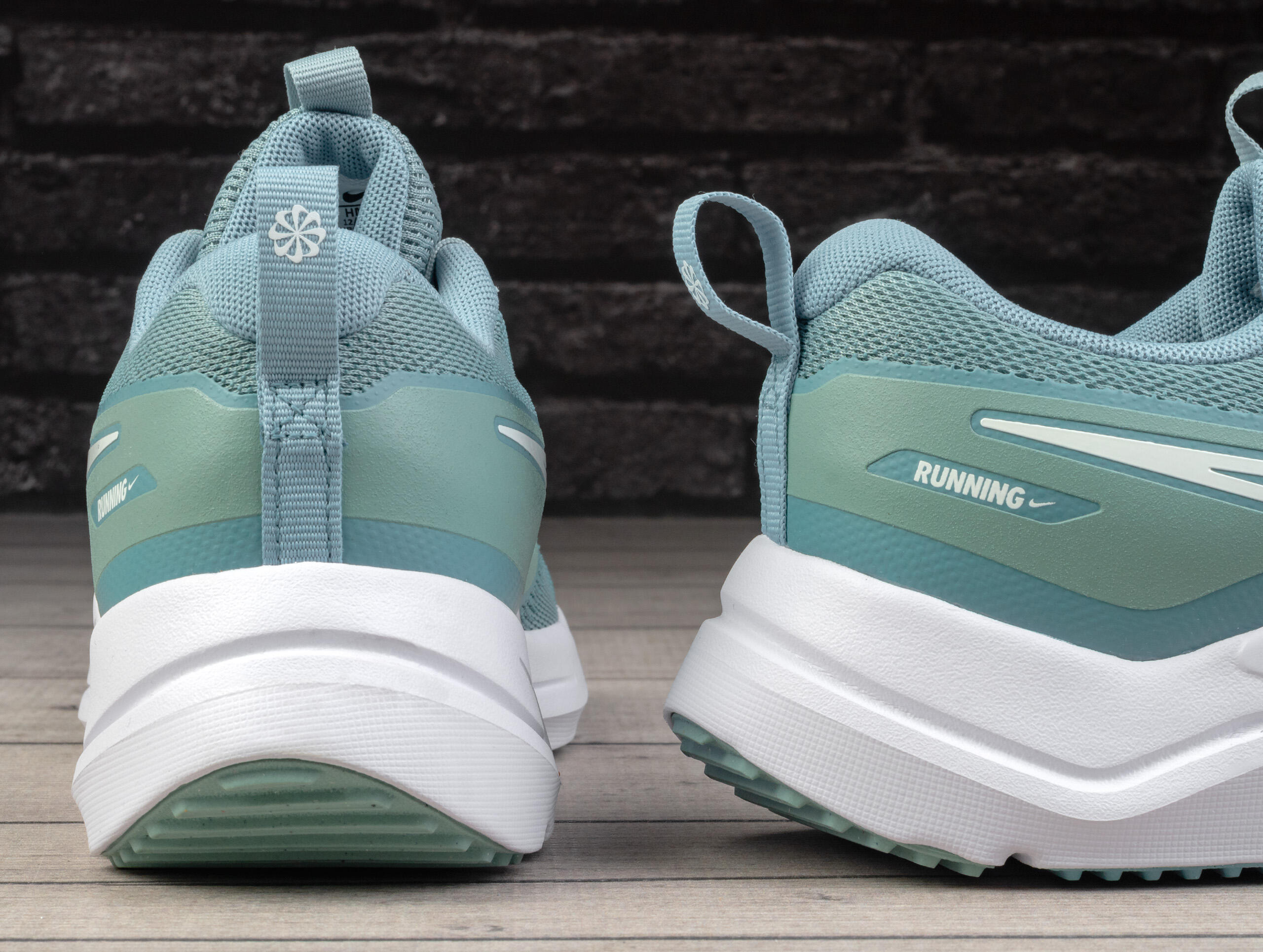 Buty damskie sportowe treningowe do biegania Nike COSMIC RUNNER 4/6
