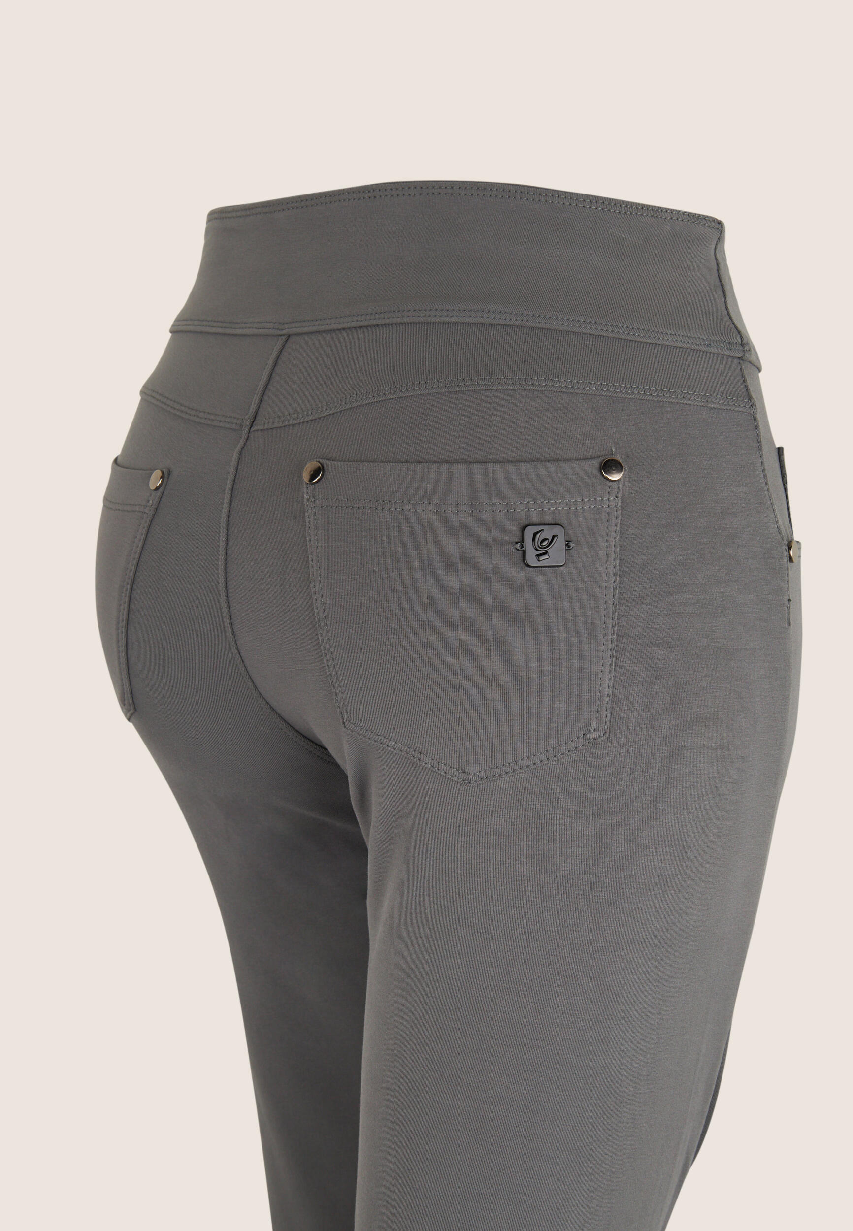 Pantalones N.O.W. con pernera ancha en tejido de punto bielástico 3/3