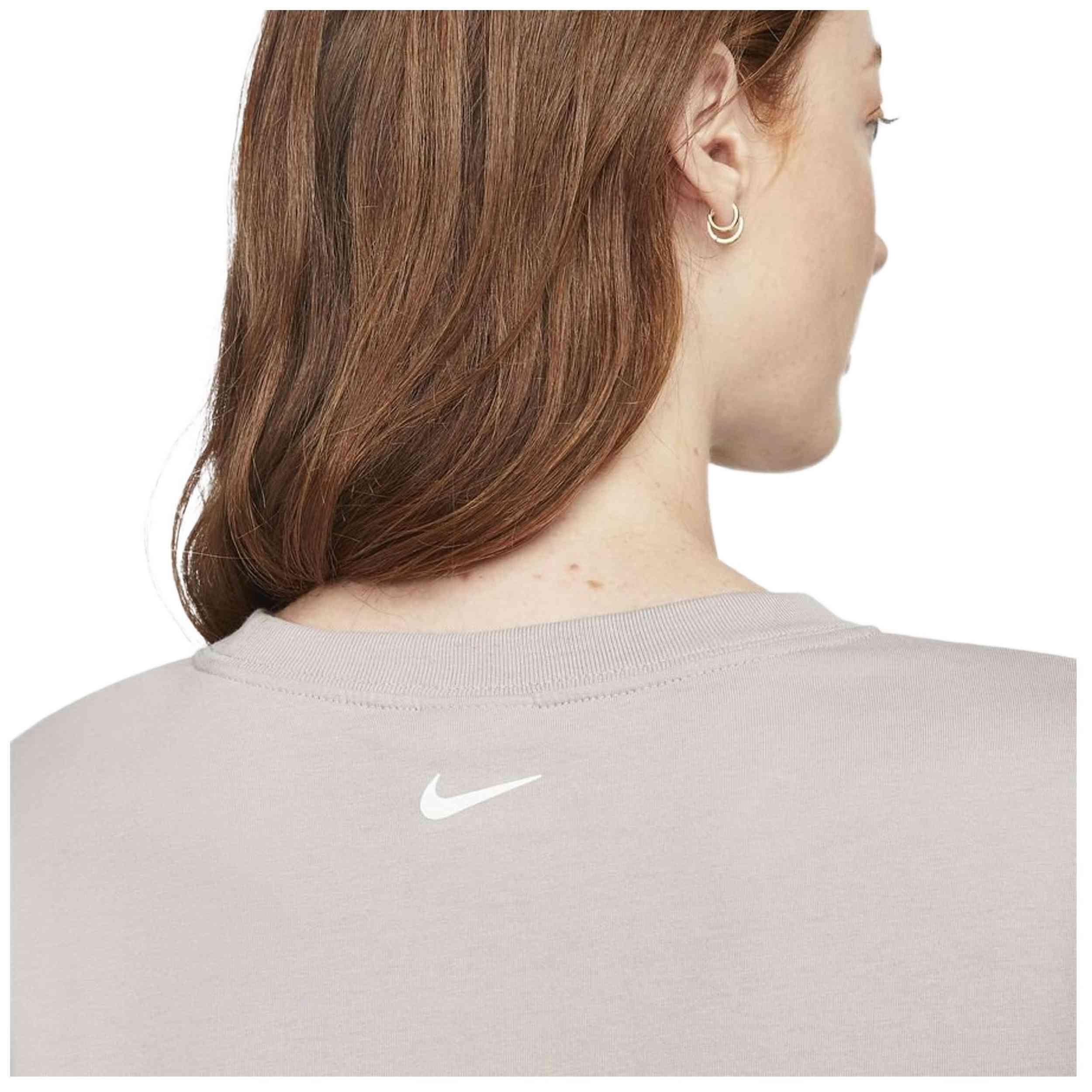 Robe t-shirt Nike modèle DO2580-033 pour femmes 4/5