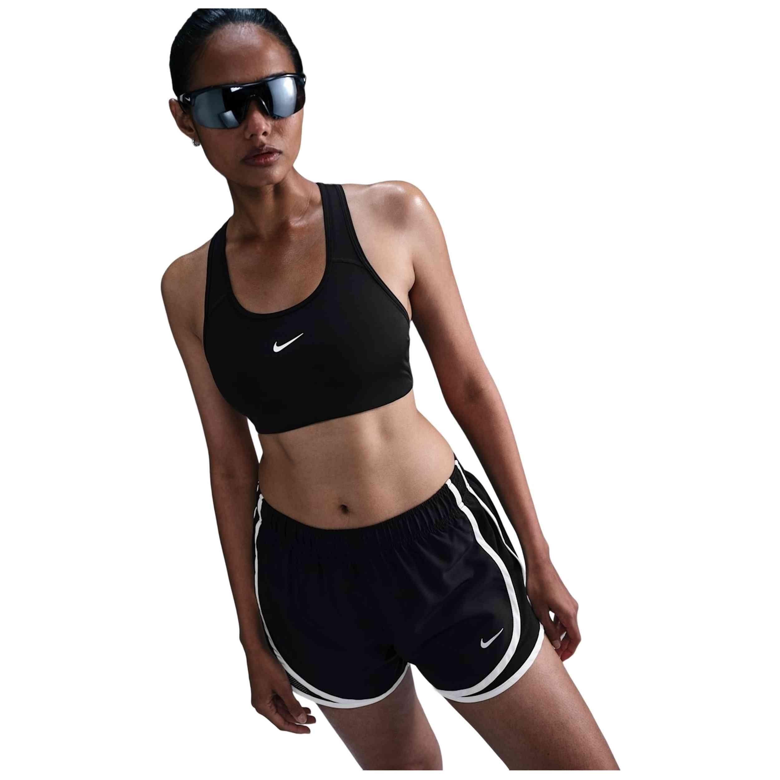 Top Nike modello HM6096 per donne 2/5