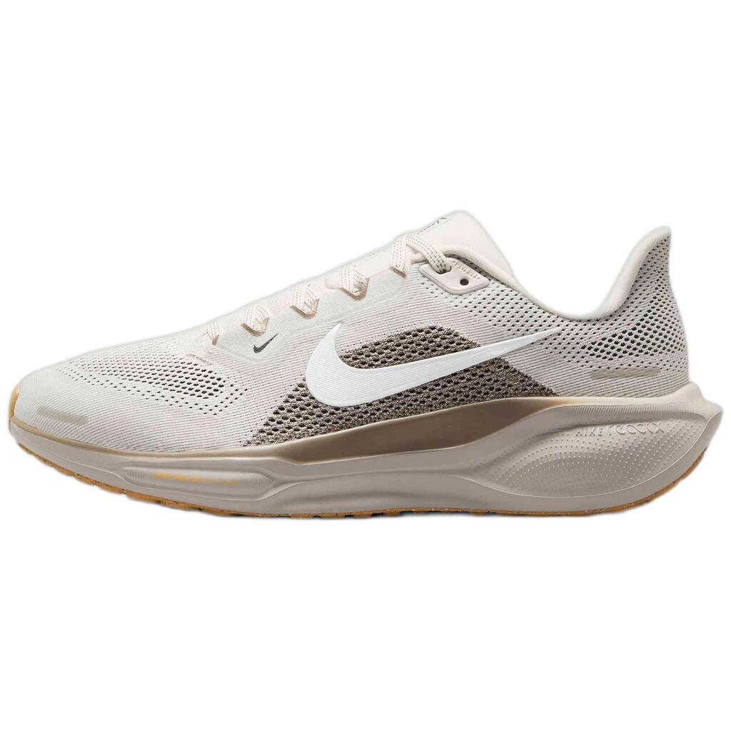 Running shoes Nike model FD2723-008 for women