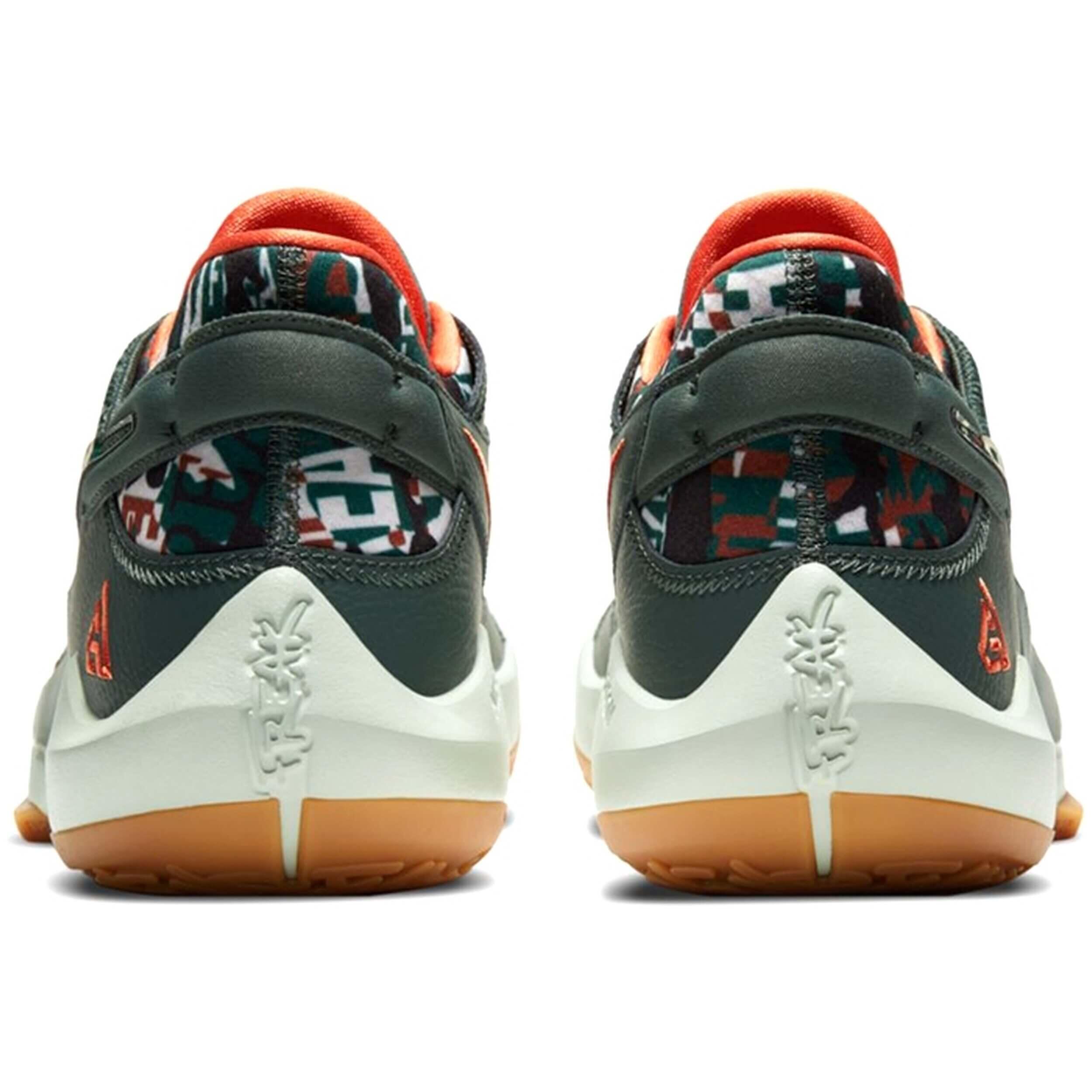 Scarpe da basket Nike modello DC9853-300 per uomini 3/5