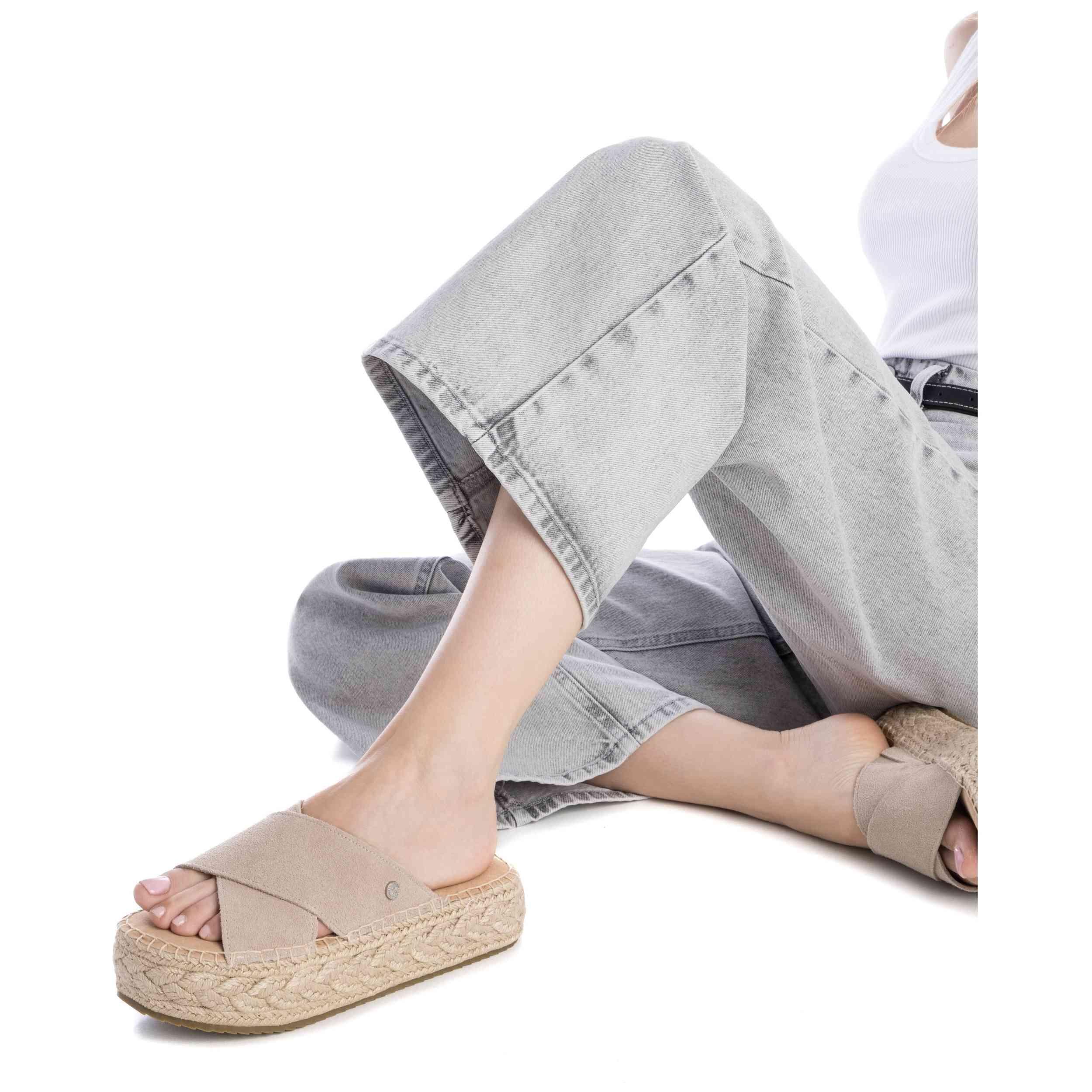 Sandales Xti modèle 143640-BEIGE pour femmes 2/4