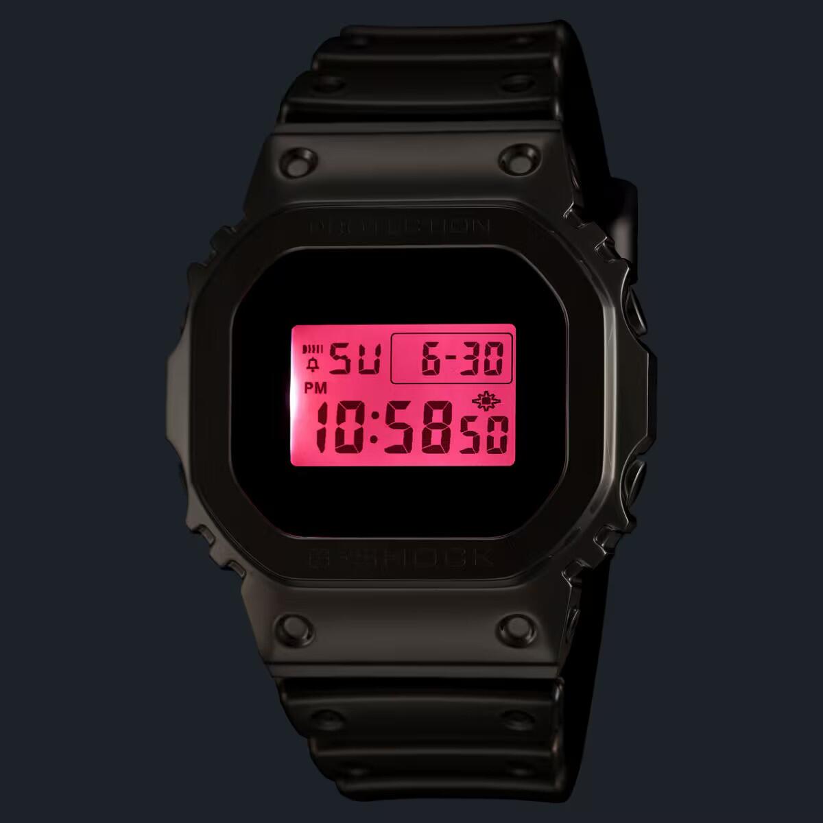 Casio Digitaal  Horloge Zilverkleurig/Zwart GM-5600YRA-8ER 3/5