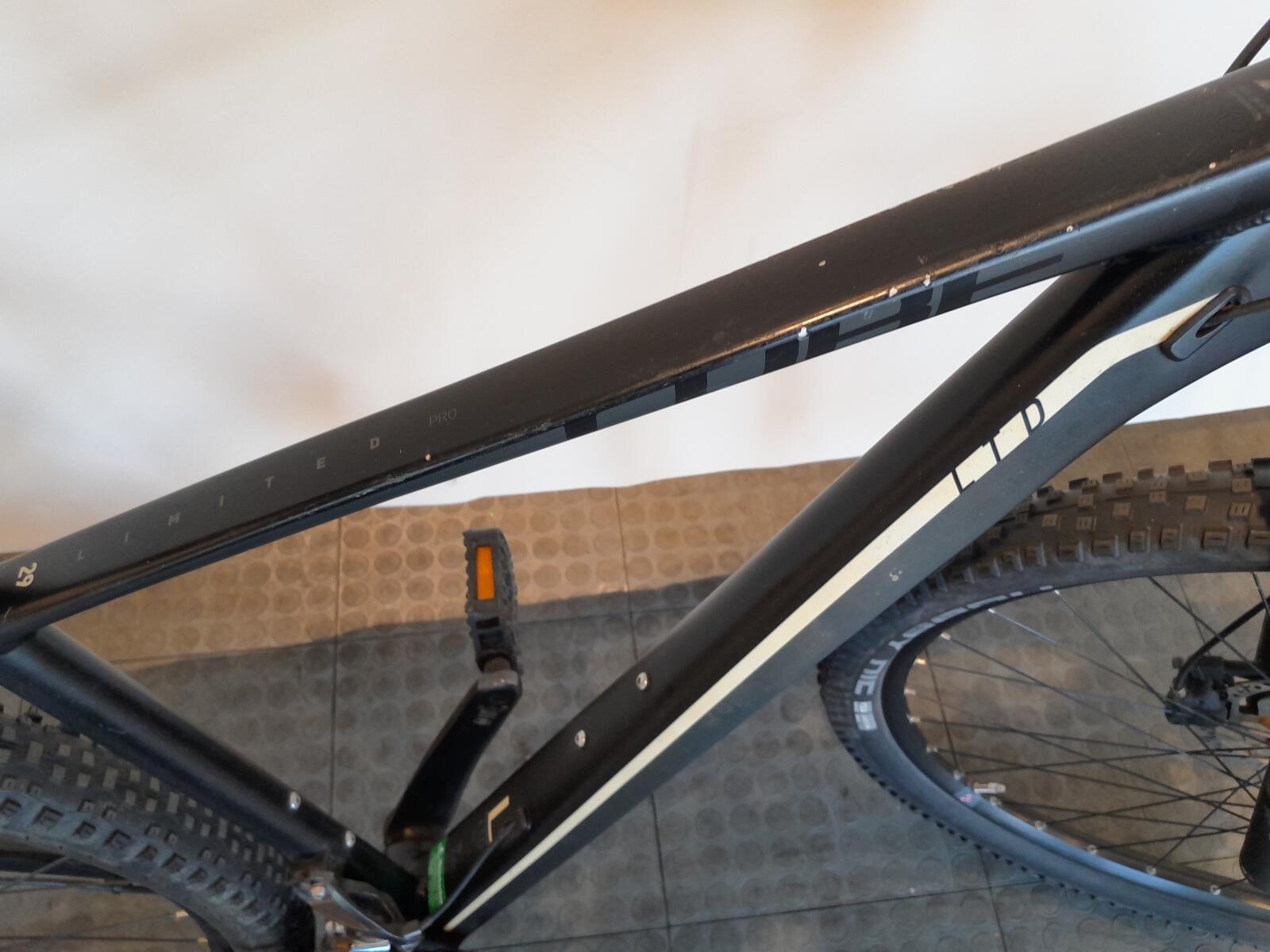 Cube LTD 29", zwart, 47 cm - 22 versnellingen 4/7