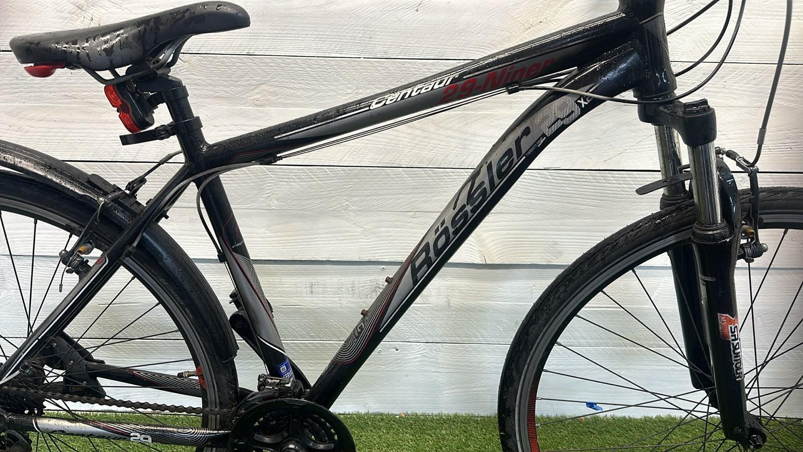 Tweedehands zwarte stadsfiets 28" - city speed, met standaard, serviced 2/3