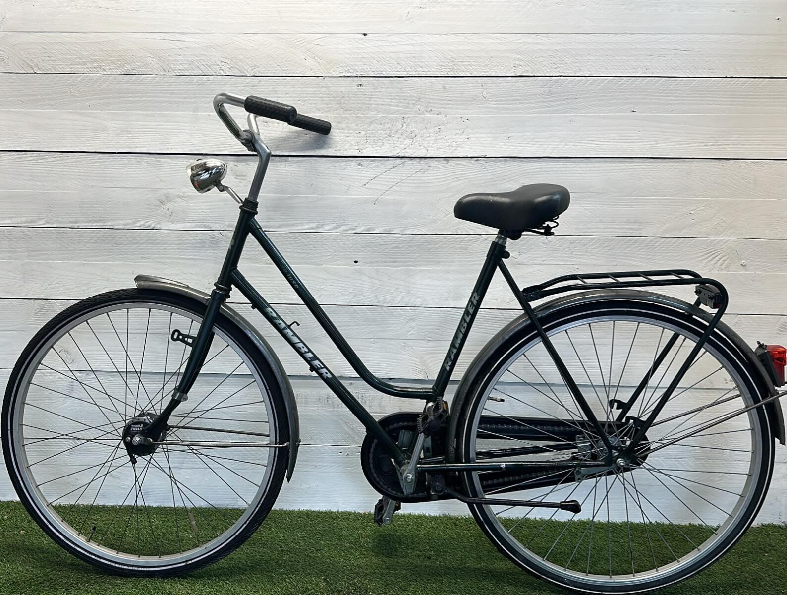 Tweedehands zwarte stadsfiets 28" - city speed, met standaard, serviced 2/3