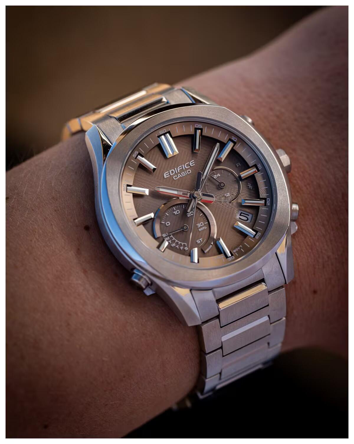 Casio Chronograaf  Horloge Zilverkleurig/Bronze EQB-1300D-5AEF 3/5
