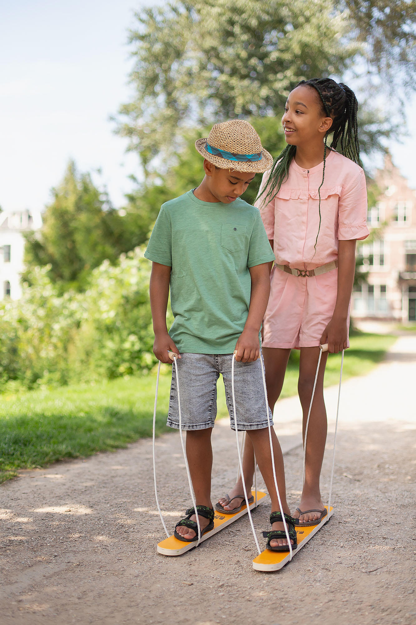 Skis de fond - jeu équilibre pour enfant - jeu motricité - jeu extérieur 4/4