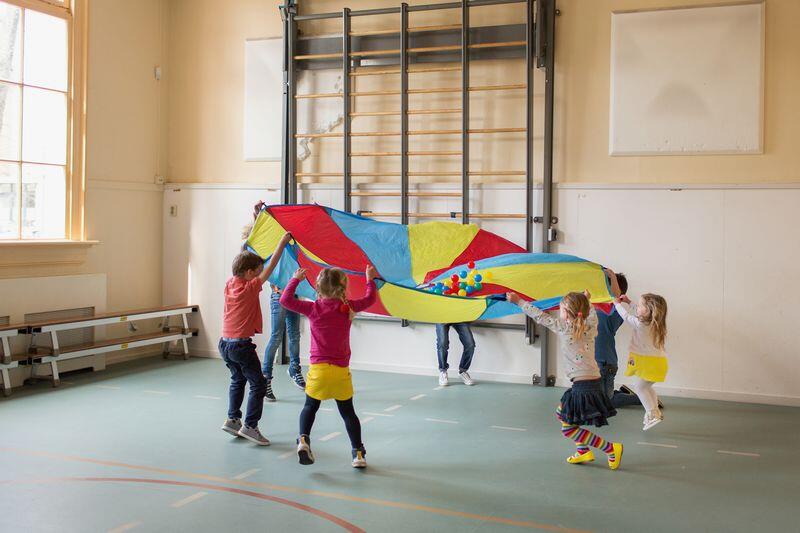 Jeu parachute - jeu de coopération - jeu extérieur - jeu motricité 4/5
