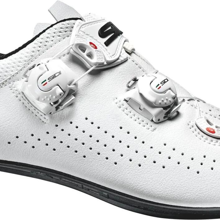 GENIUS 10 white shoes