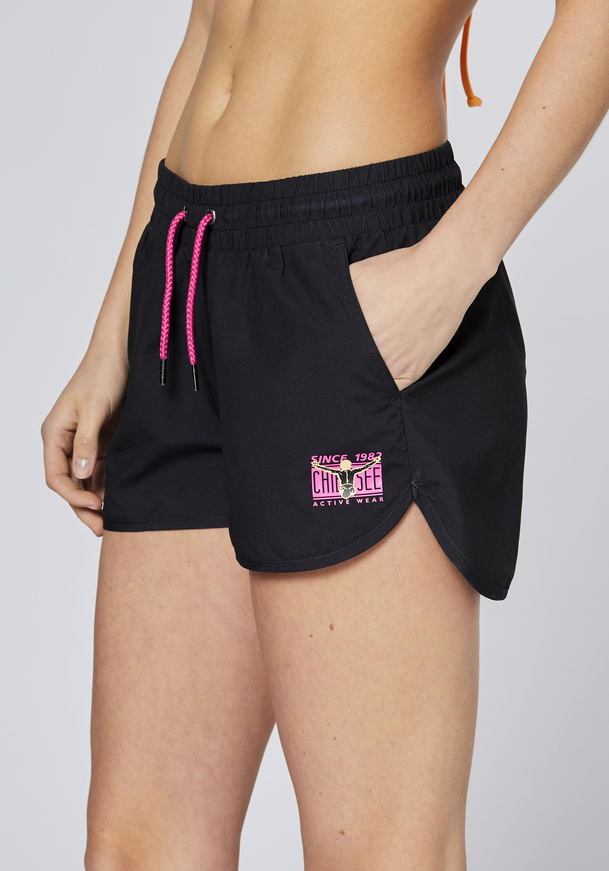 Badeshorts mit Print am Bein 6/7