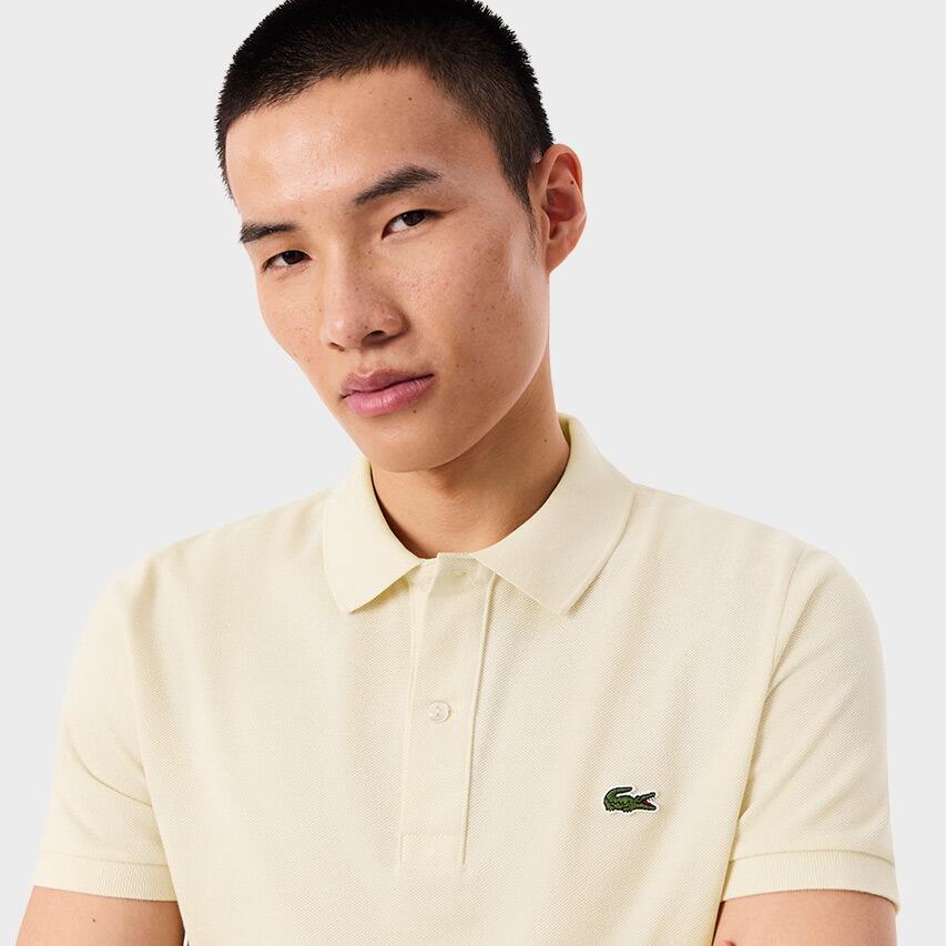 Polo Beige Lacoste de Piqué de Corte Ajustado de Estilo Deportivo y Elegante 4/5