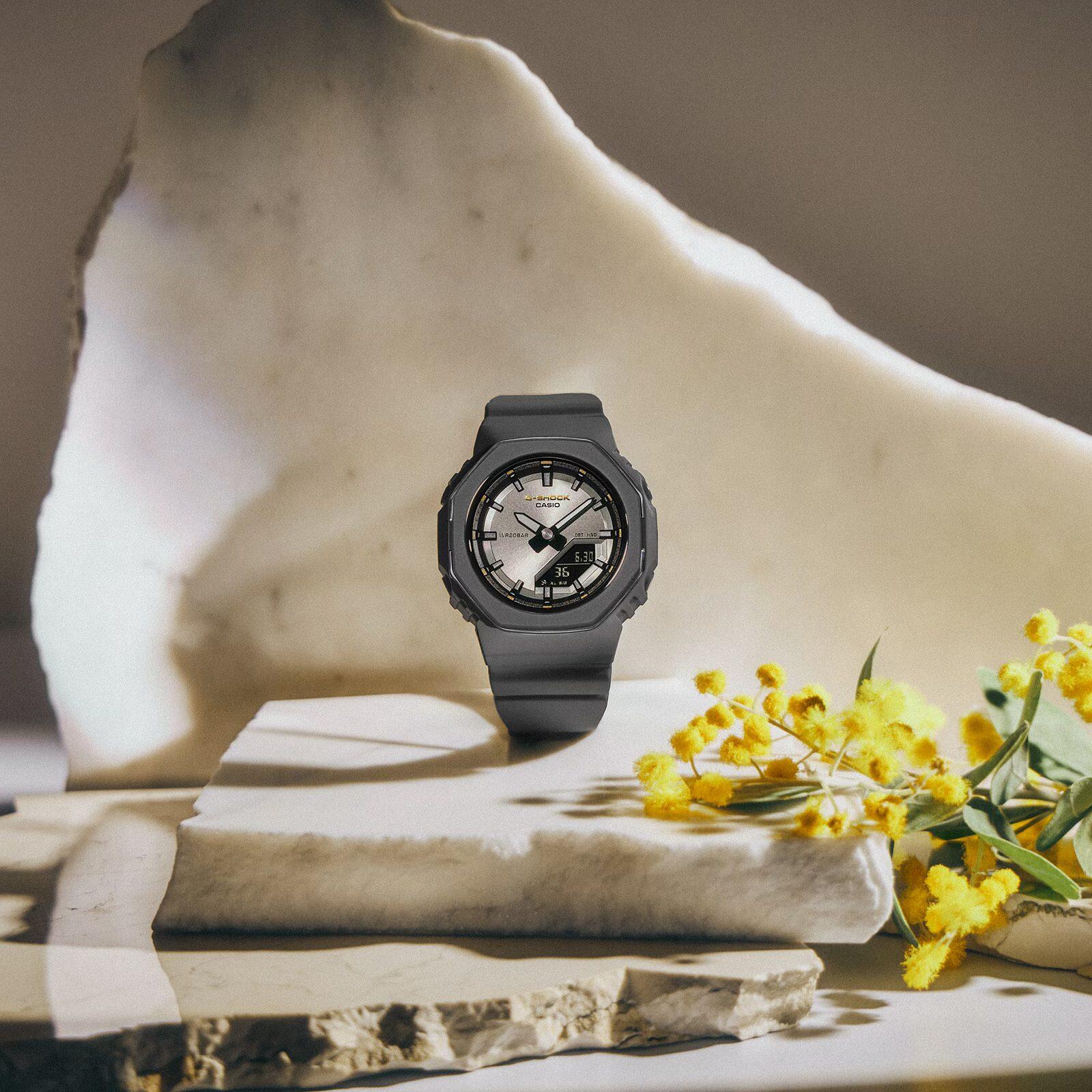 Casio Analoog En Digitaal  Horloge Grijs/Grijs GMA-P2126W-8AER 3/5