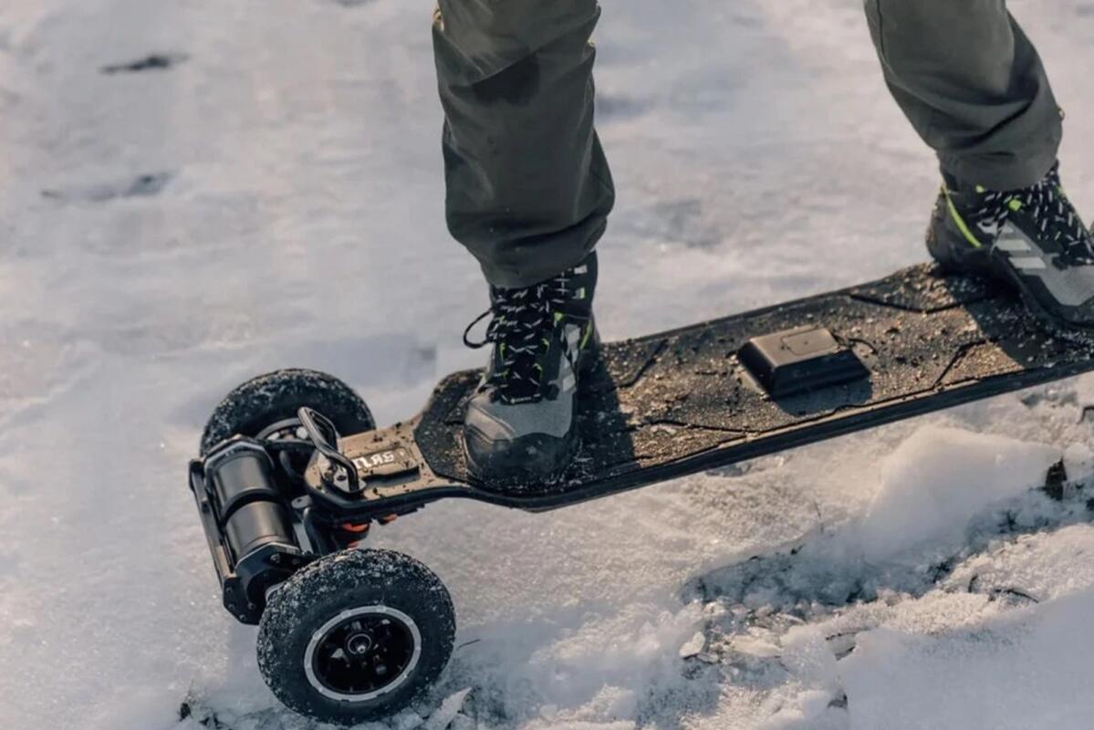 Elektrický longboard Exway Atlas Pro 4WD V2 3/4