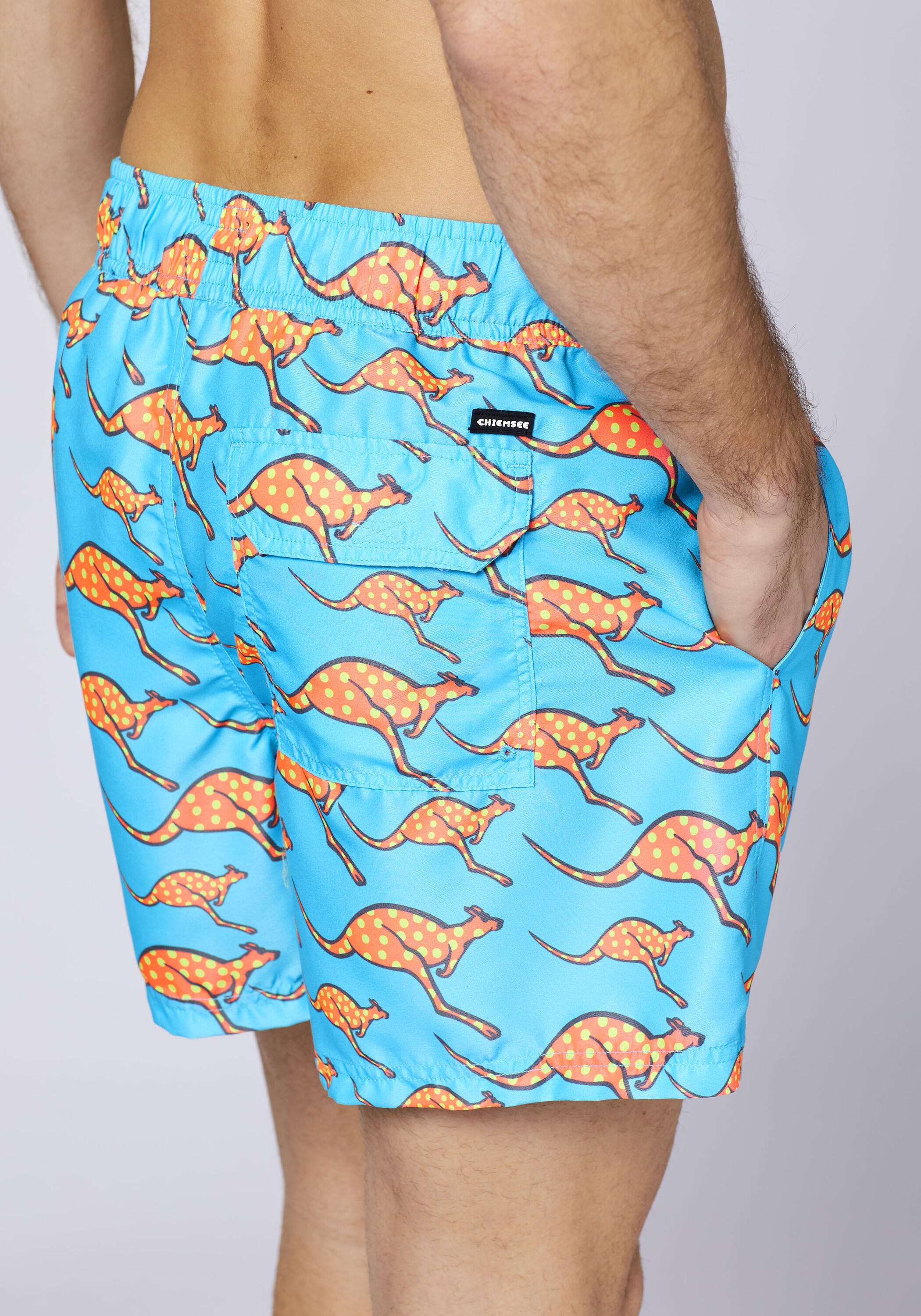 Badeshorts Farbenfrohe Badehose mit Kängurumotiv 7/7