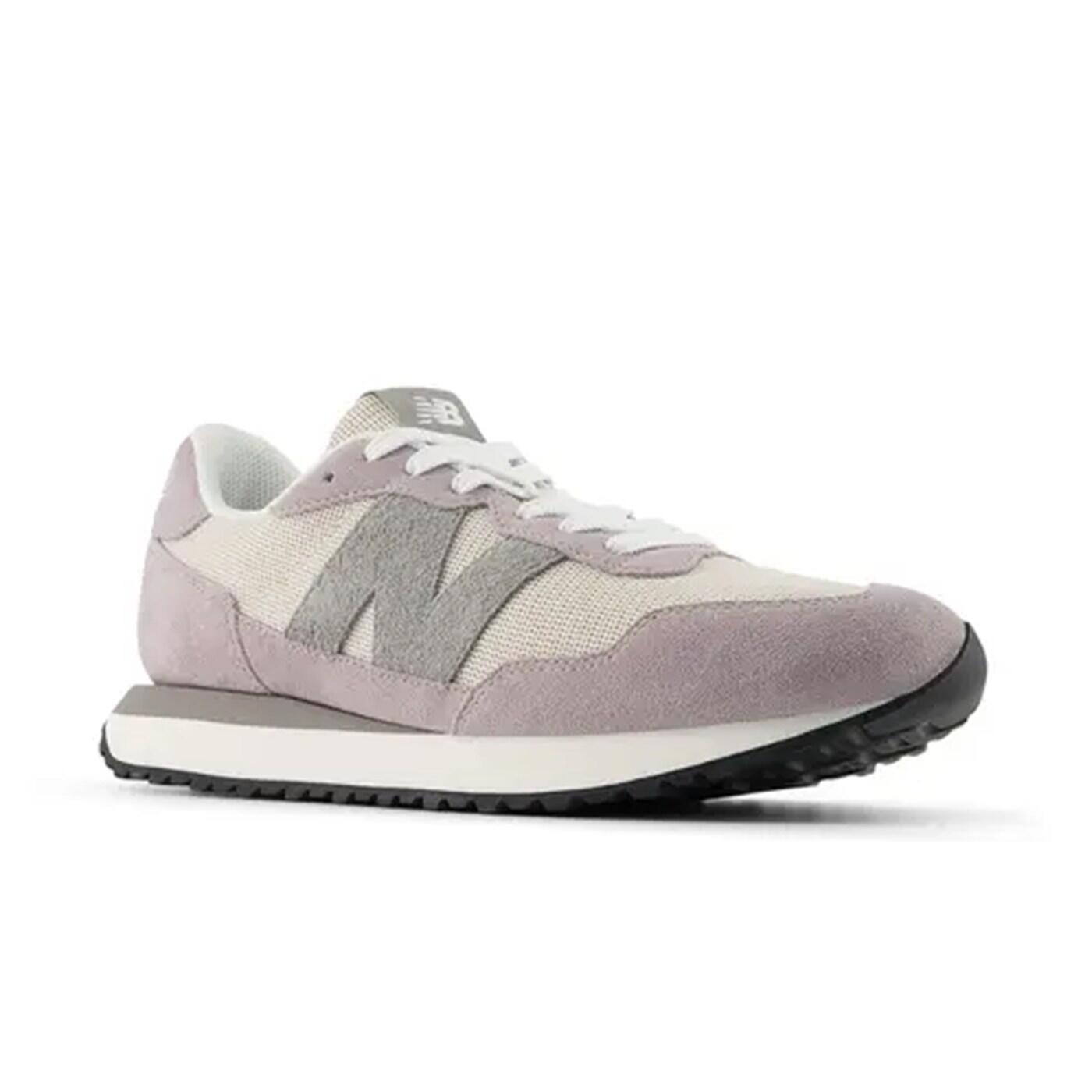 NEW BALANCE picture