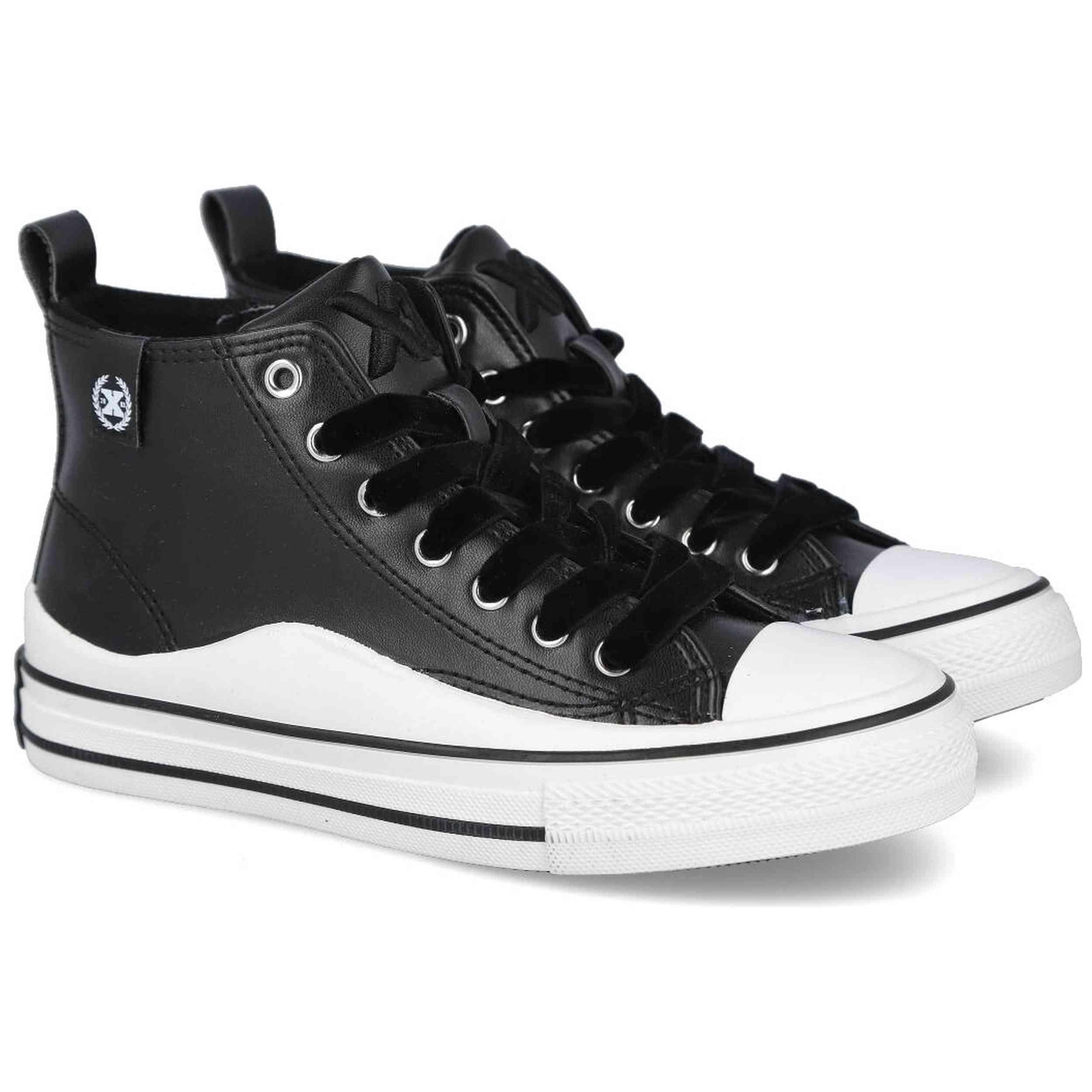 Botas Xti modelo LR150644 para garotas 3/4