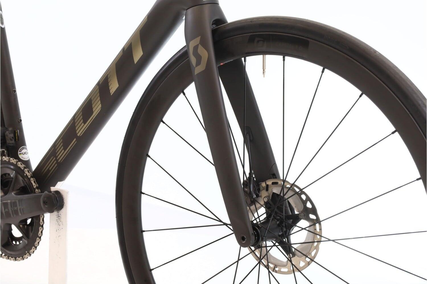 Refurbished road bike ·  Addict RC 15 Di2 12V · Very good condition 5/7
