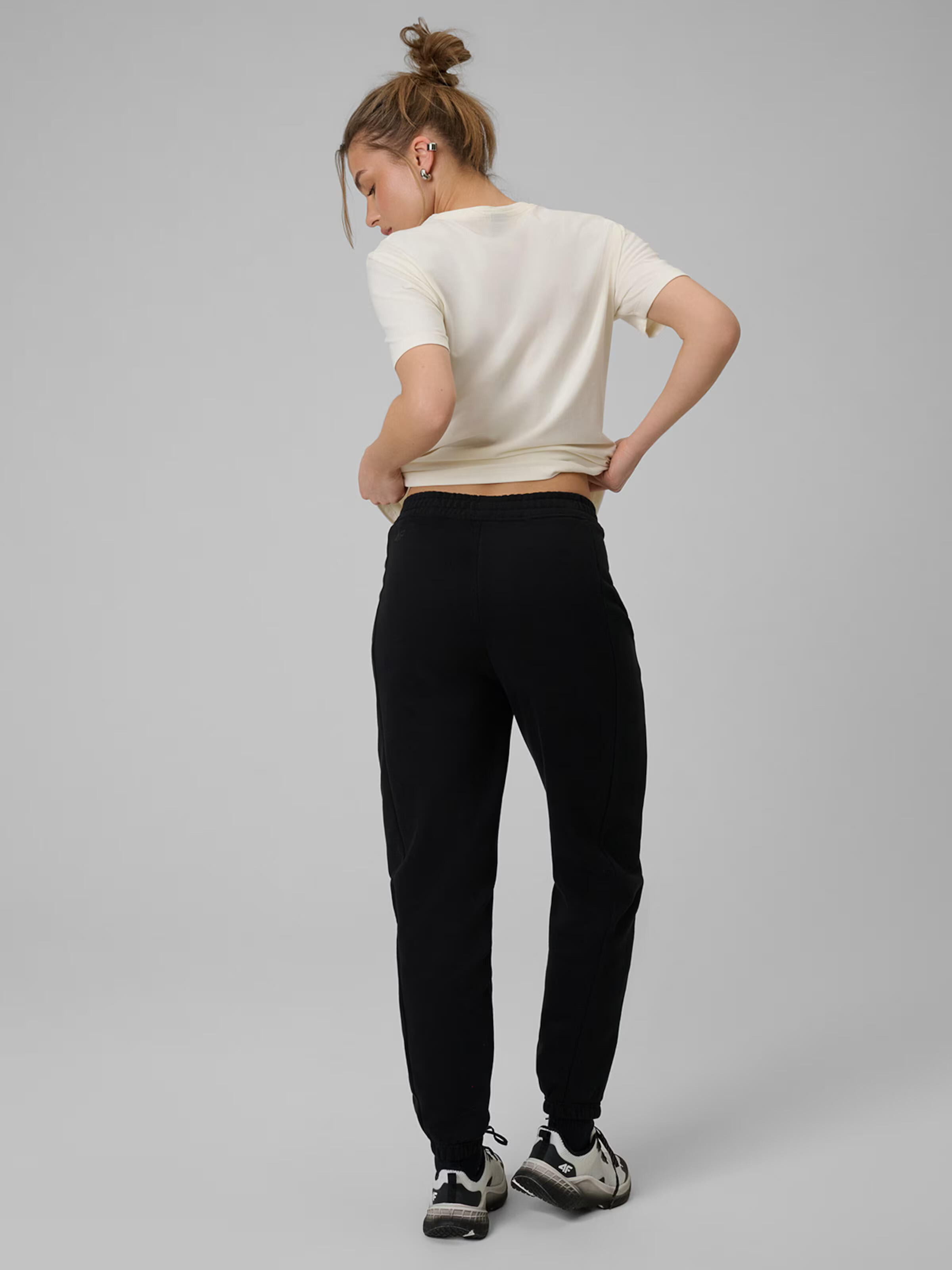 Spodnie dresowe joggery damskie 4F 4FRSS26TTROF1724 7/7
