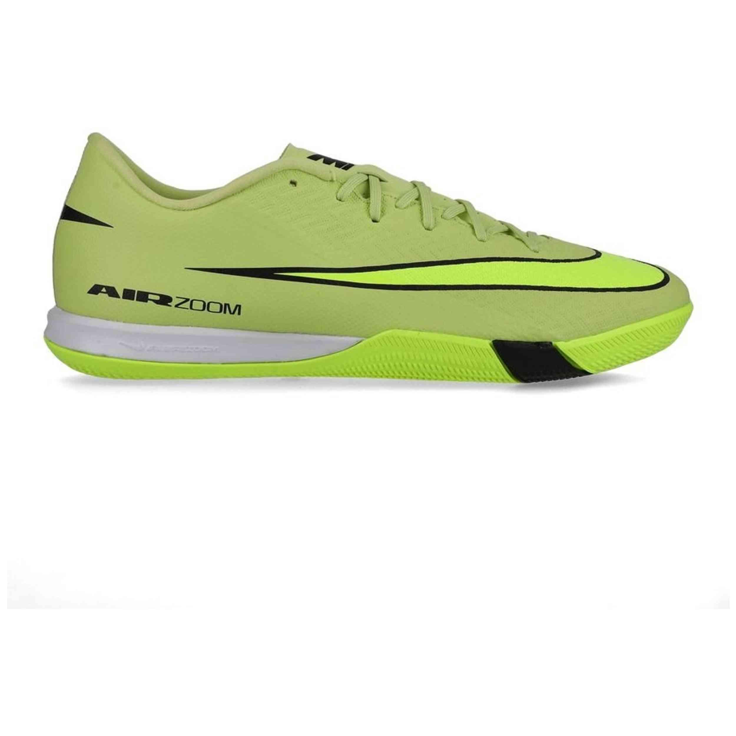 Scarpe da calcetto Nike modello FQ8434-300 per uomini 2/5