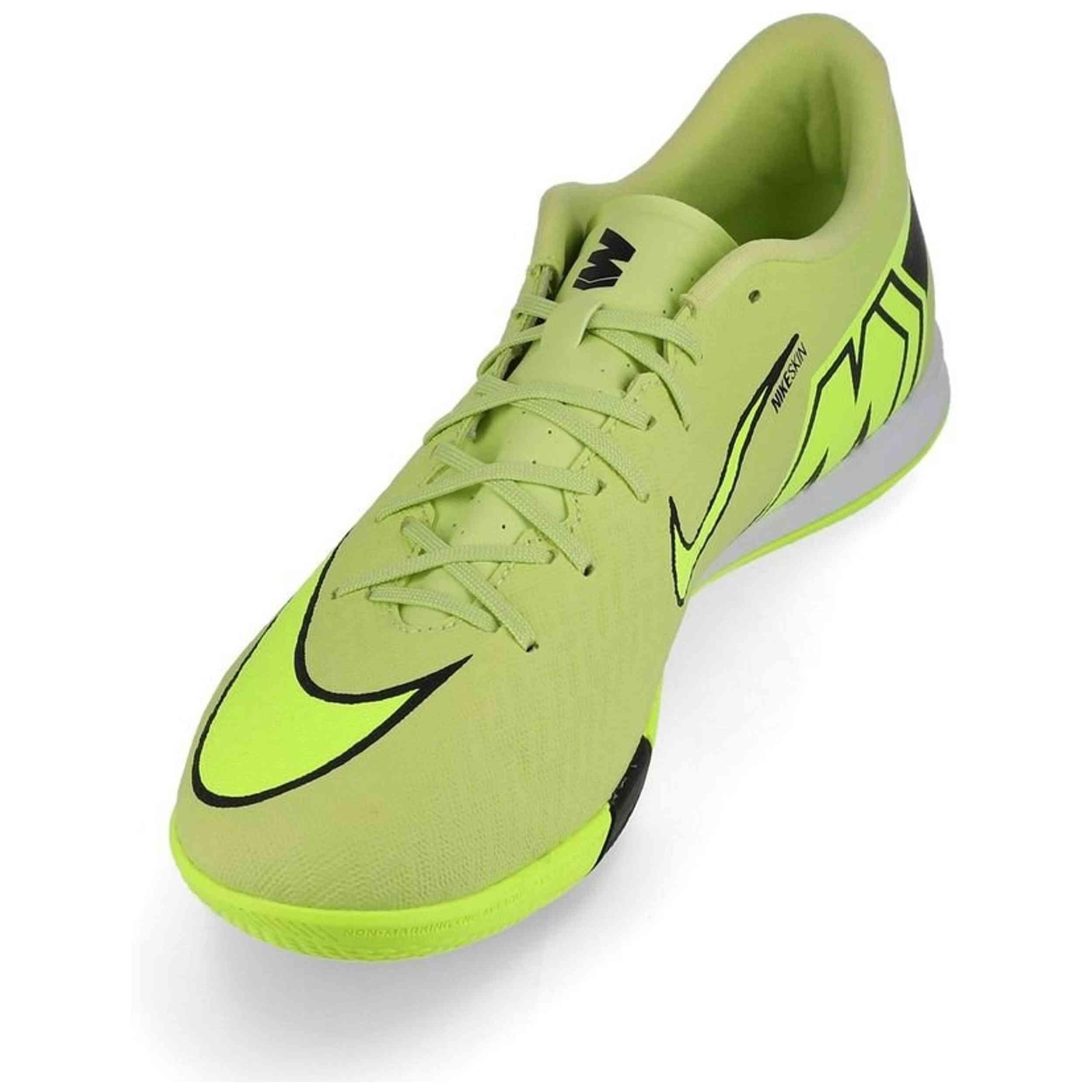 Scarpe da calcetto Nike modello FQ8434-300 per uomini 5/5
