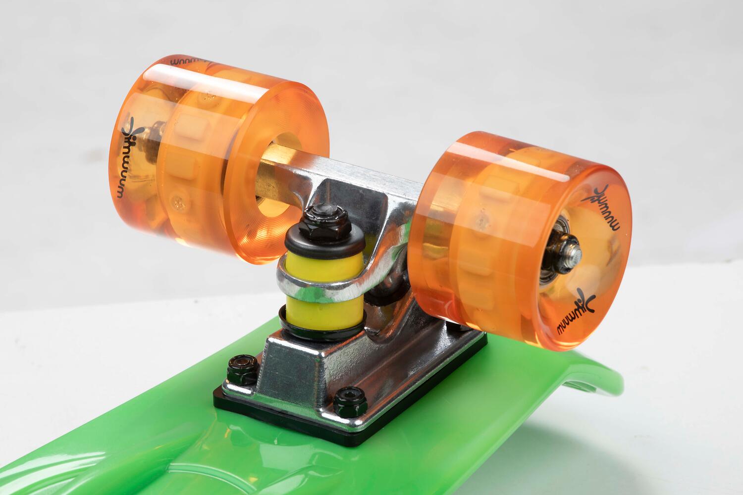 muuwmi Skateboard ABEC 5 Fun grün, mit Leuchtrollen 3/5